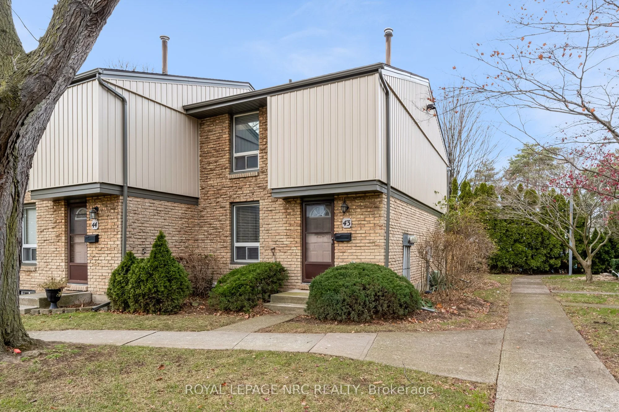 Condo Townhouse in St. Catharines