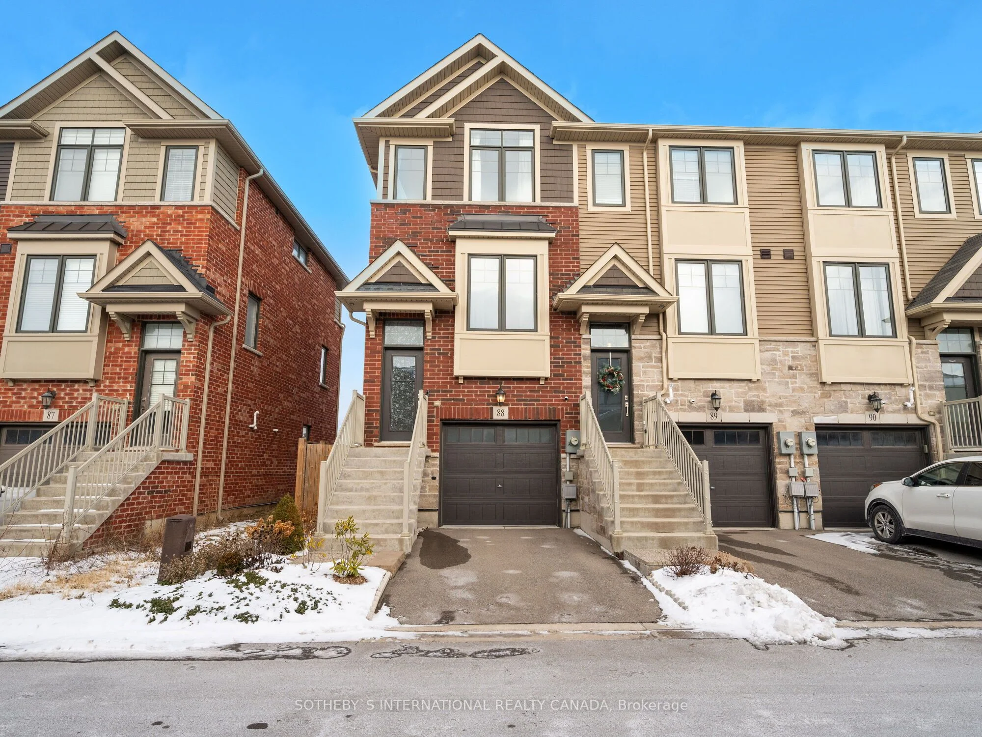 Att/Row/Townhouse in Hamilton