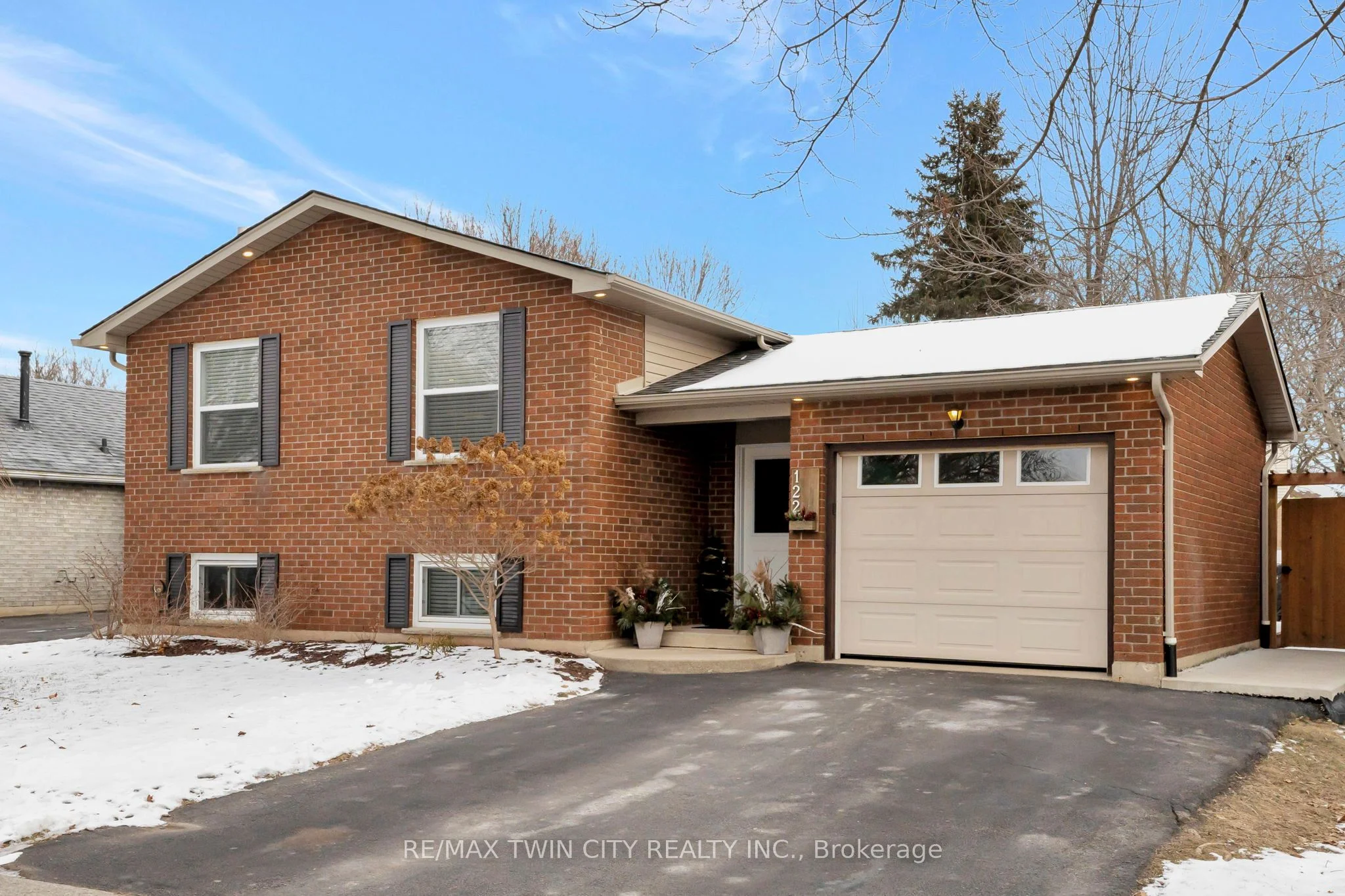 Detached in Brantford