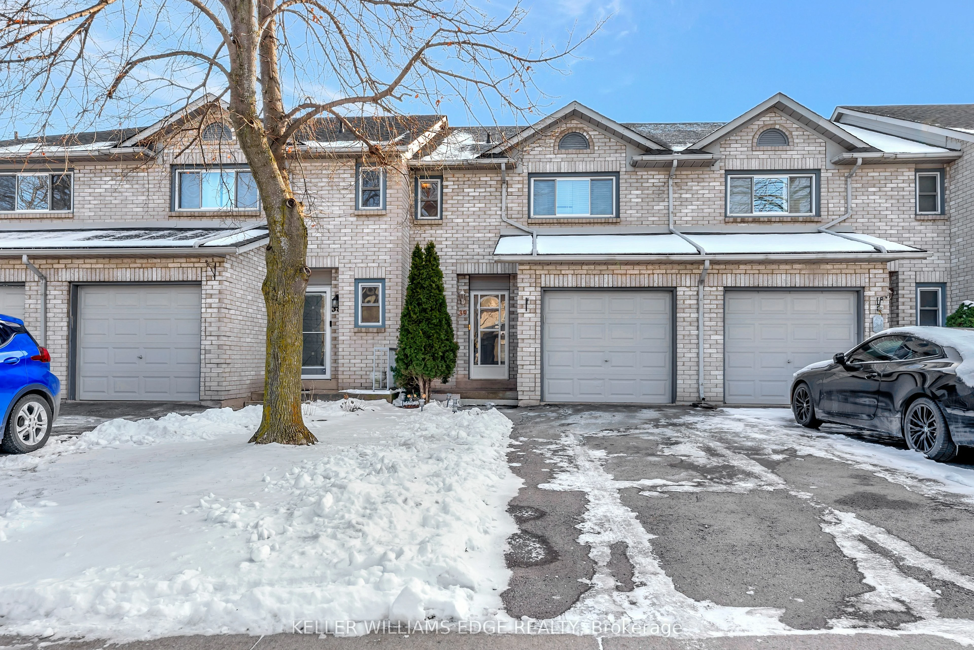 Condo Townhouse in Hamilton