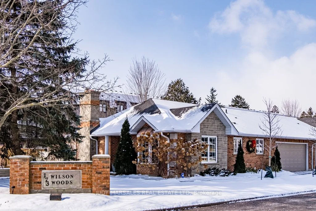 Condo Townhouse in Hamilton