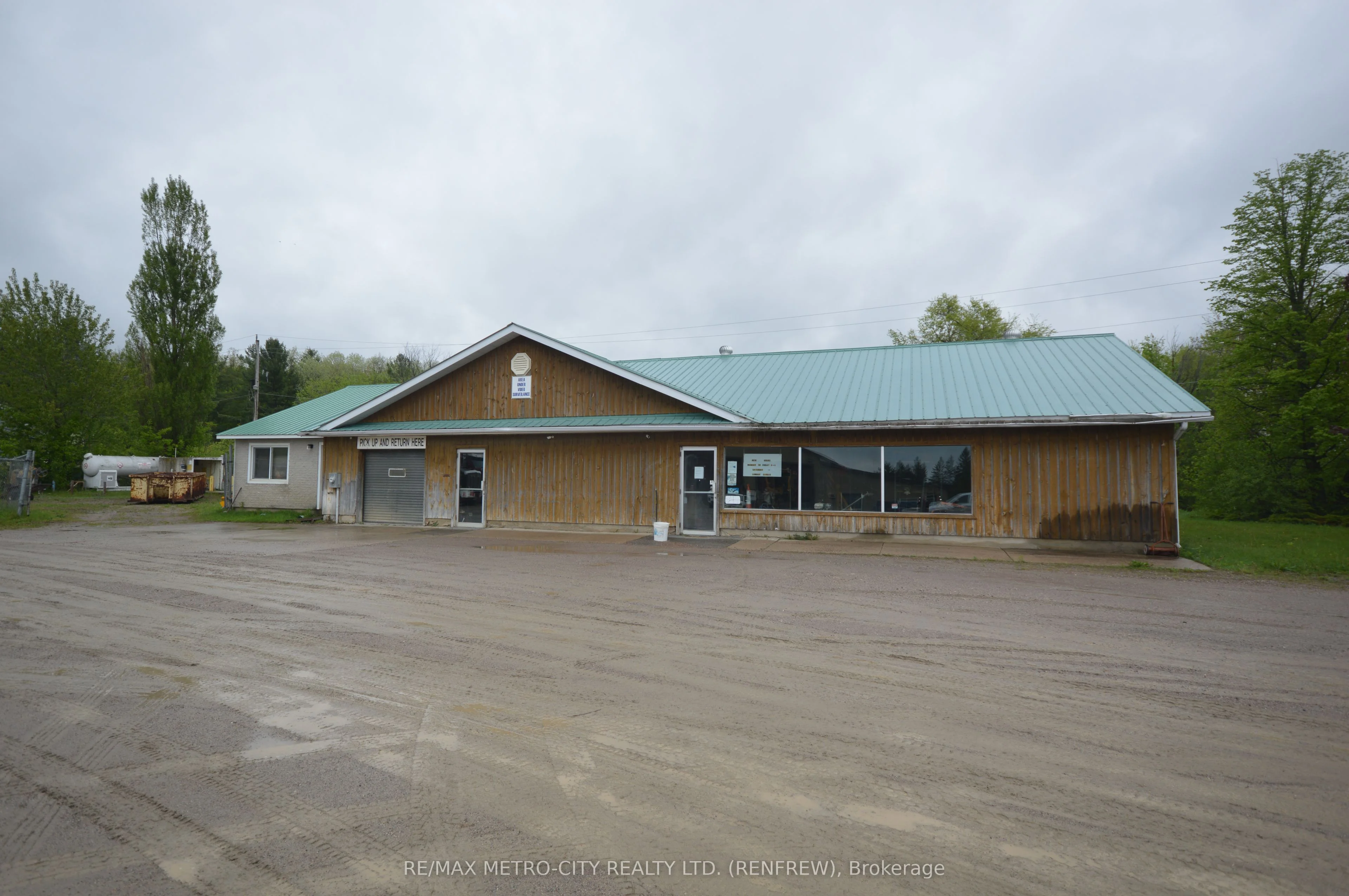 997 Gillan Road, Renfrew, ON K7V 3Z4