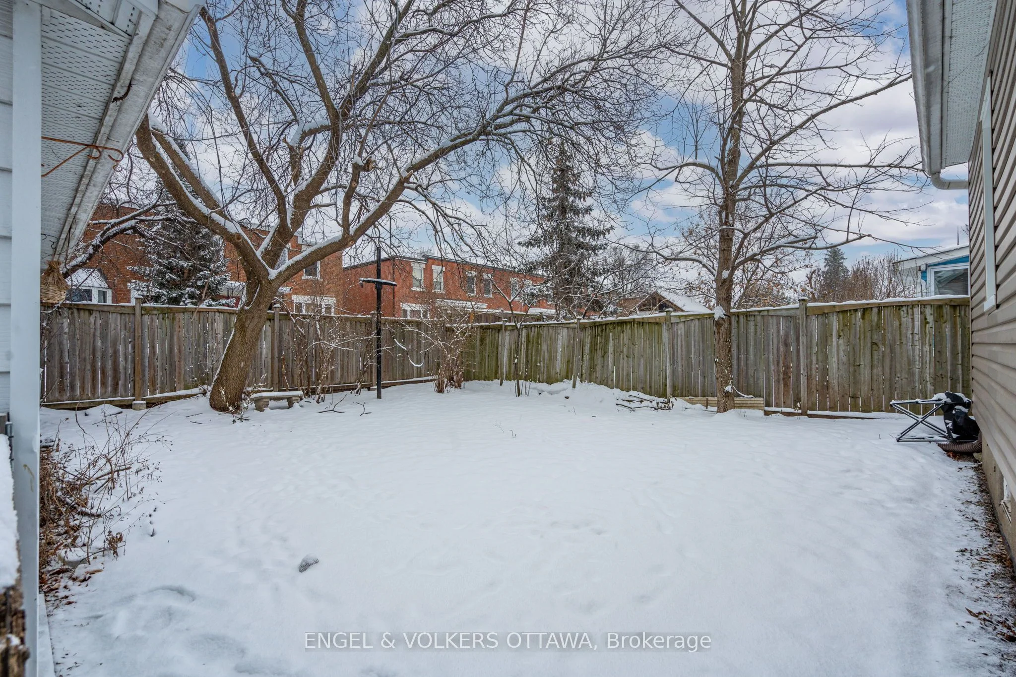 377 Enfield Avenue, Vanier and Kingsview Park, ON K1L 7L2