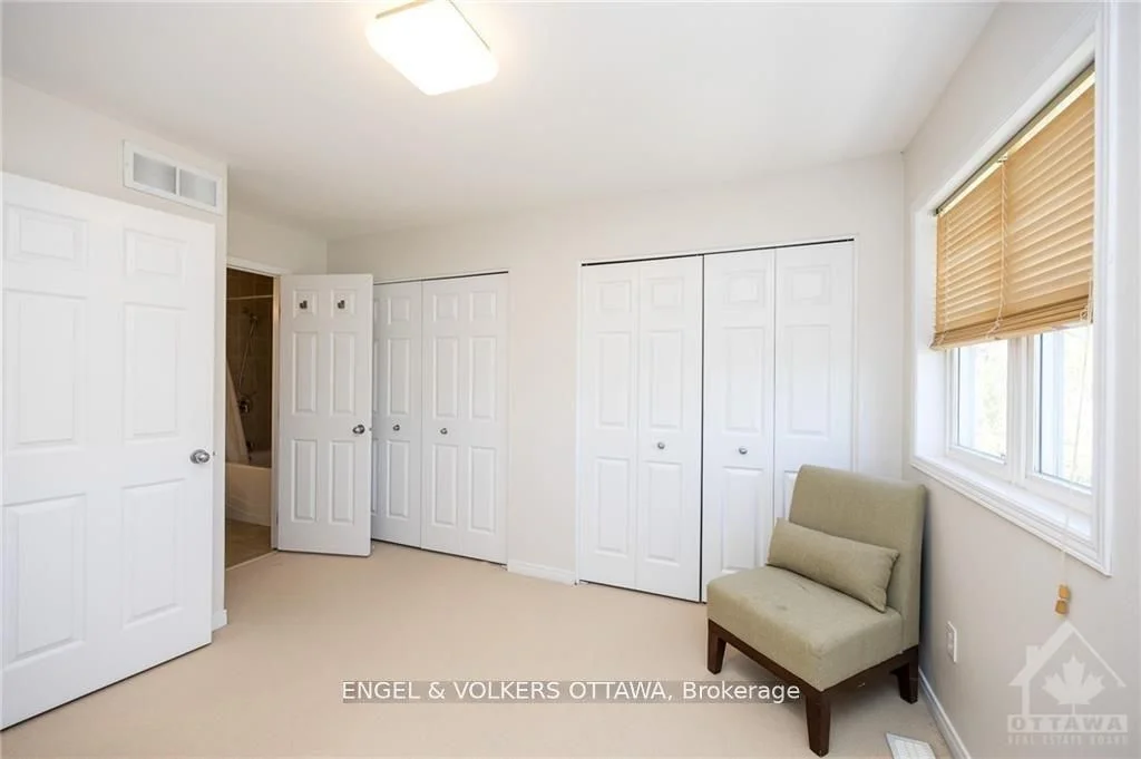 135 GLENHAVEN , Billings Bridge - Riverside Park and Area, ON K1V 2B2