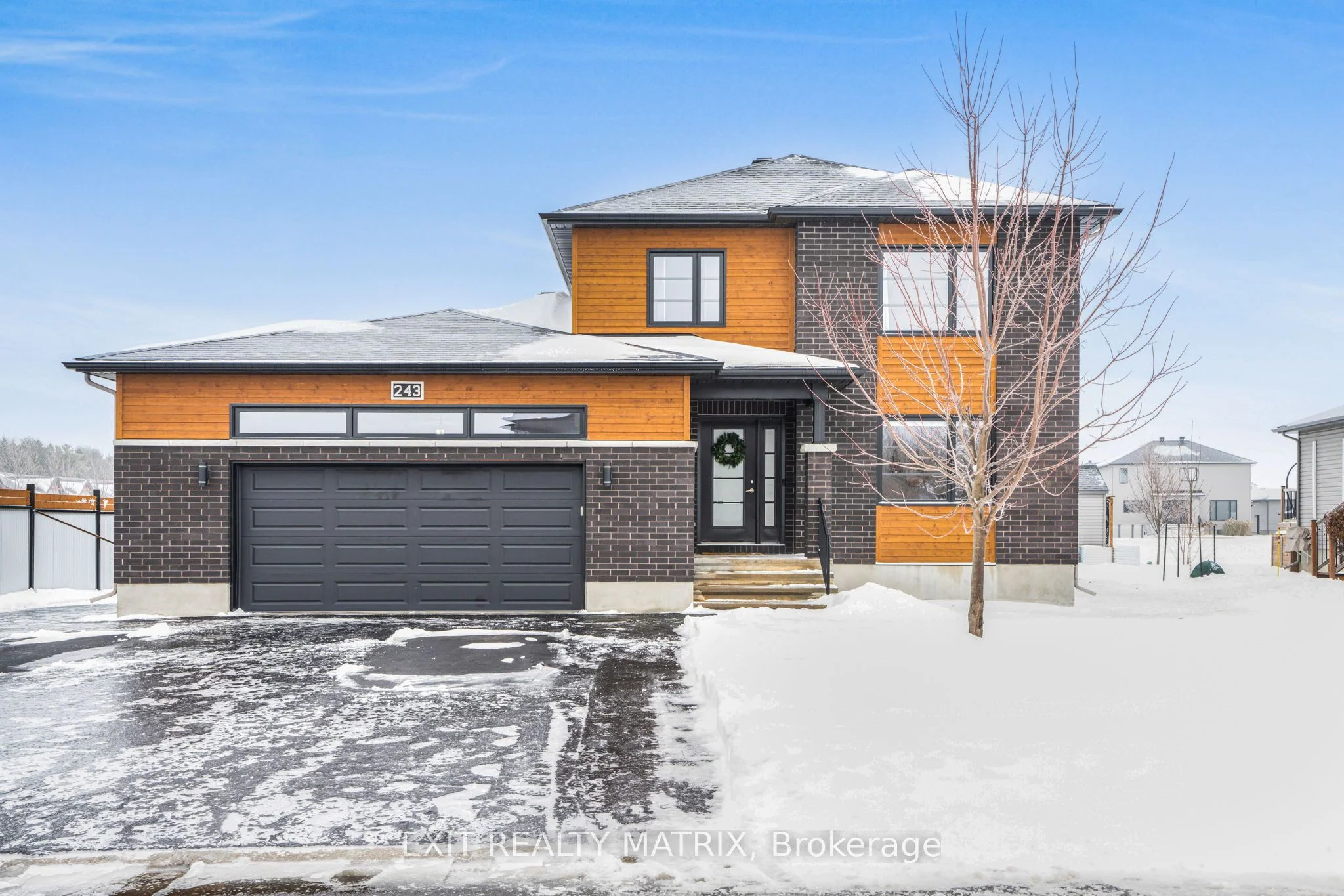 Detached in Russell