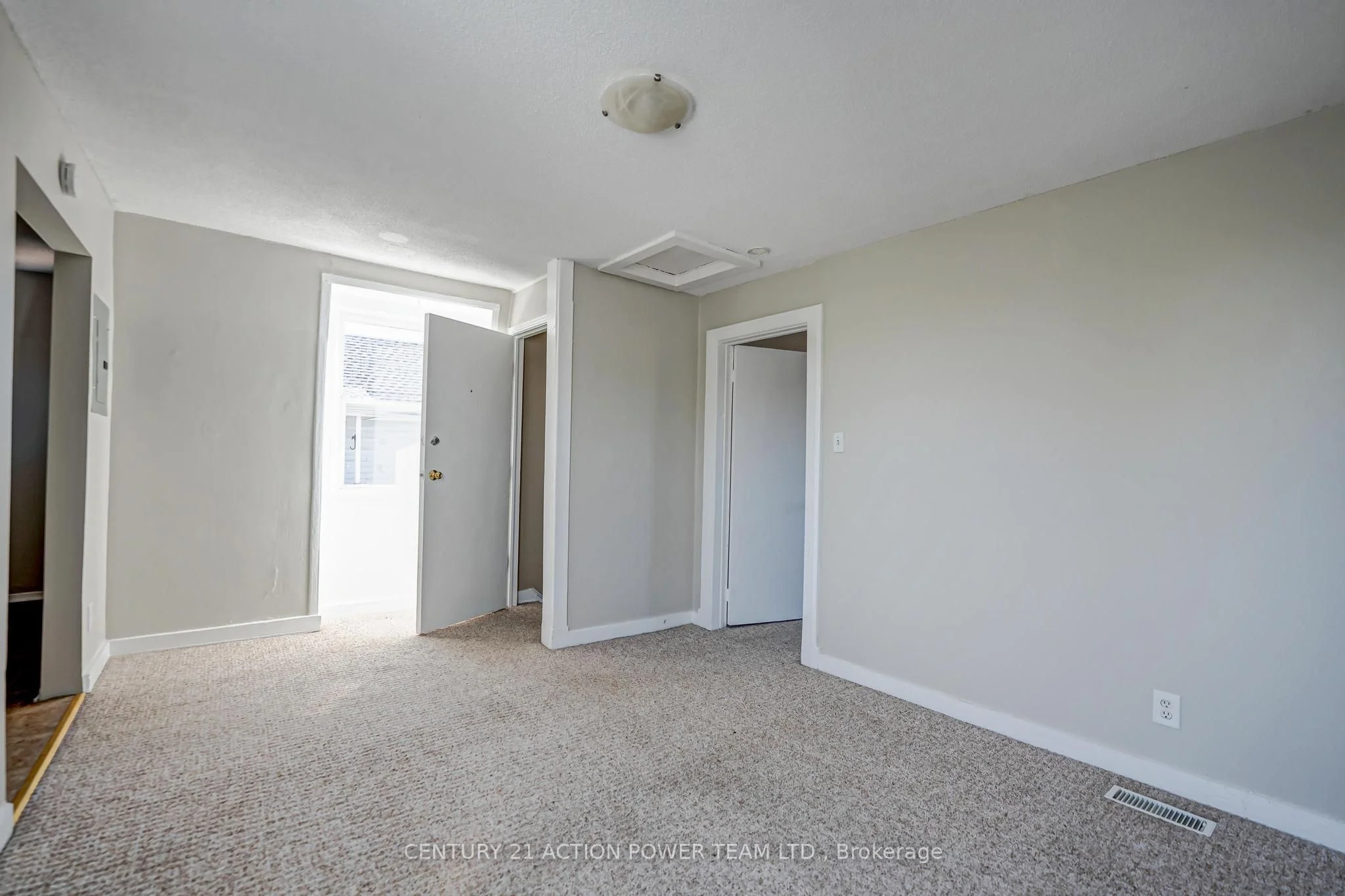 302 JOFFRE BELANGER Way, Vanier and Kingsview Park, ON K1L 5K6