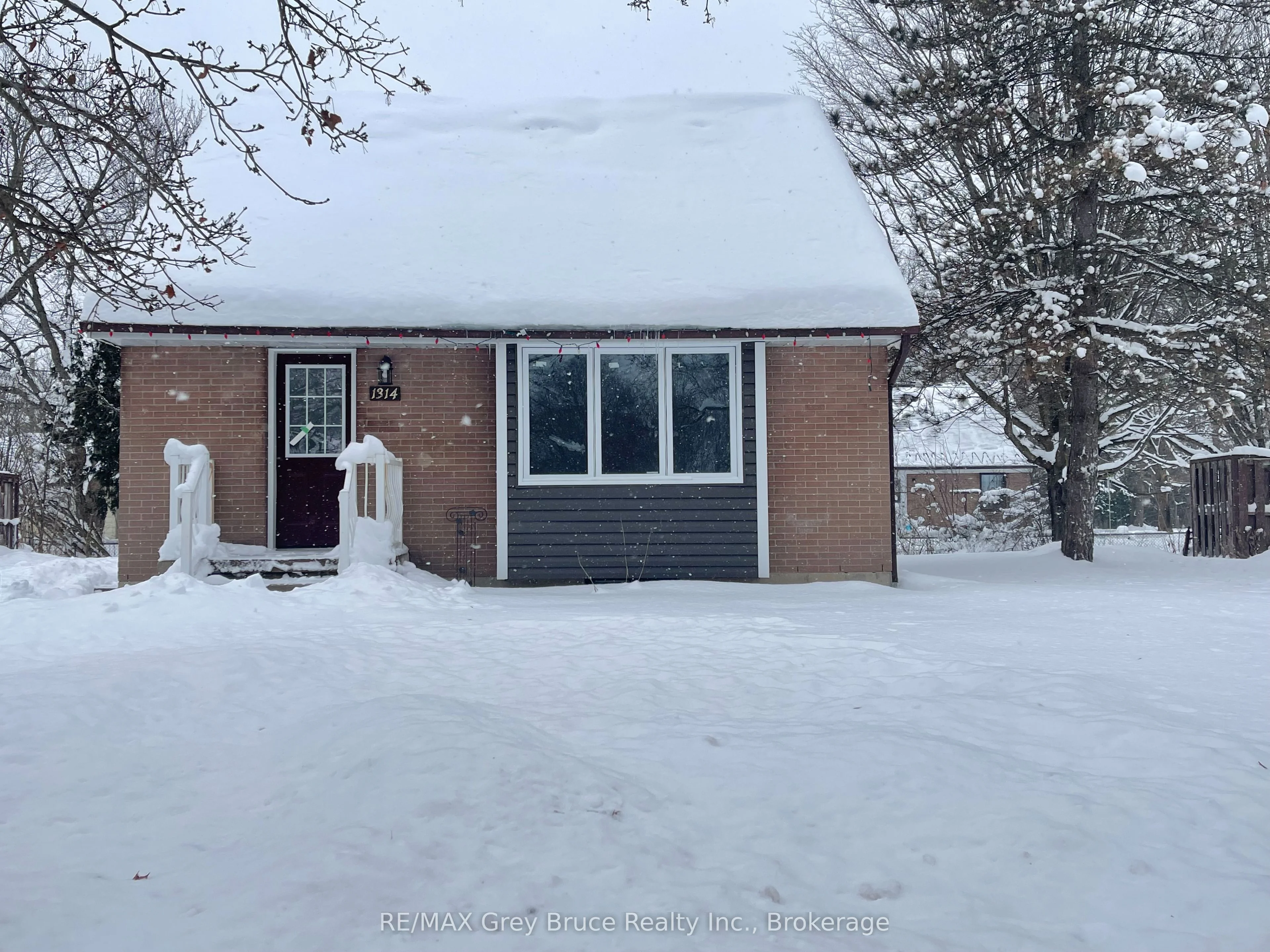 Detached in Owen Sound