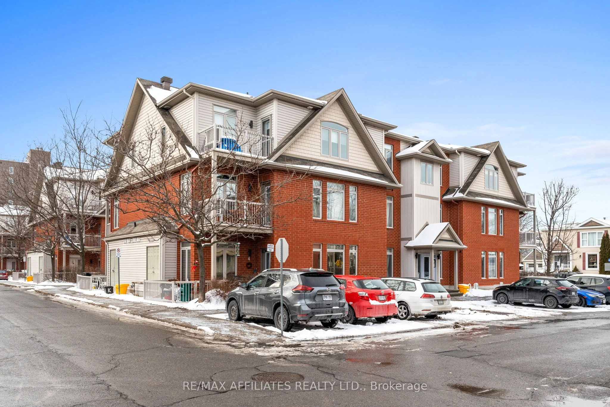 Condo Apartment in Vanier and Kingsview Park
