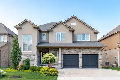 Detached in Niagara Falls