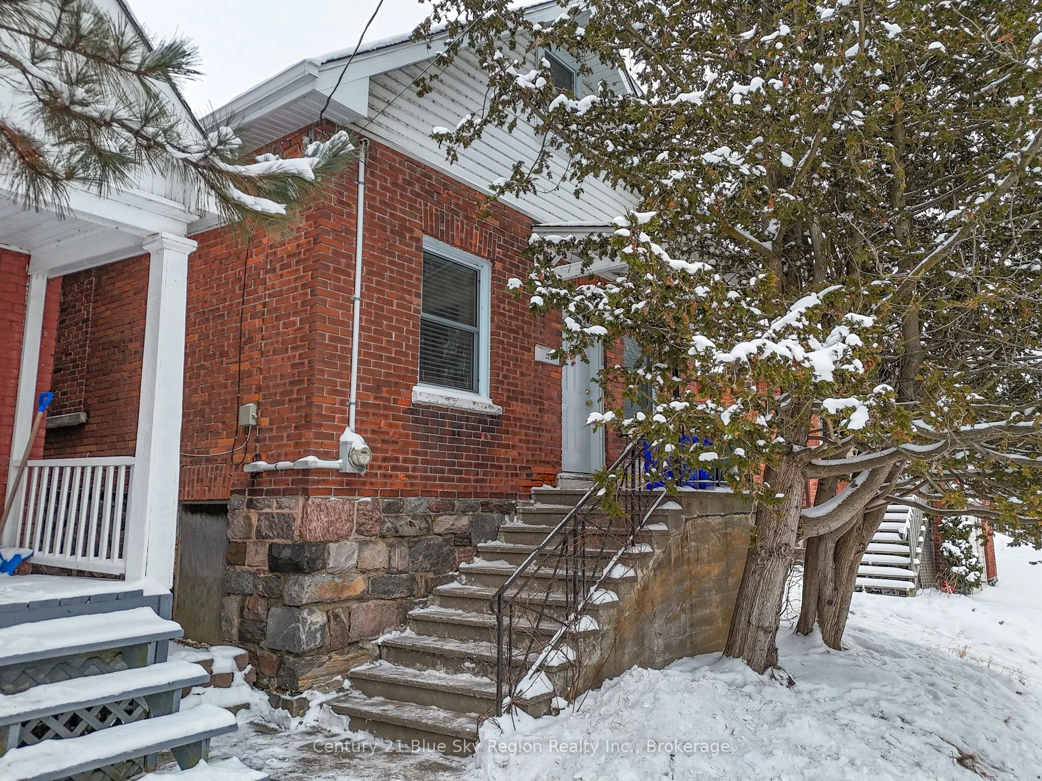 Detached in North Bay