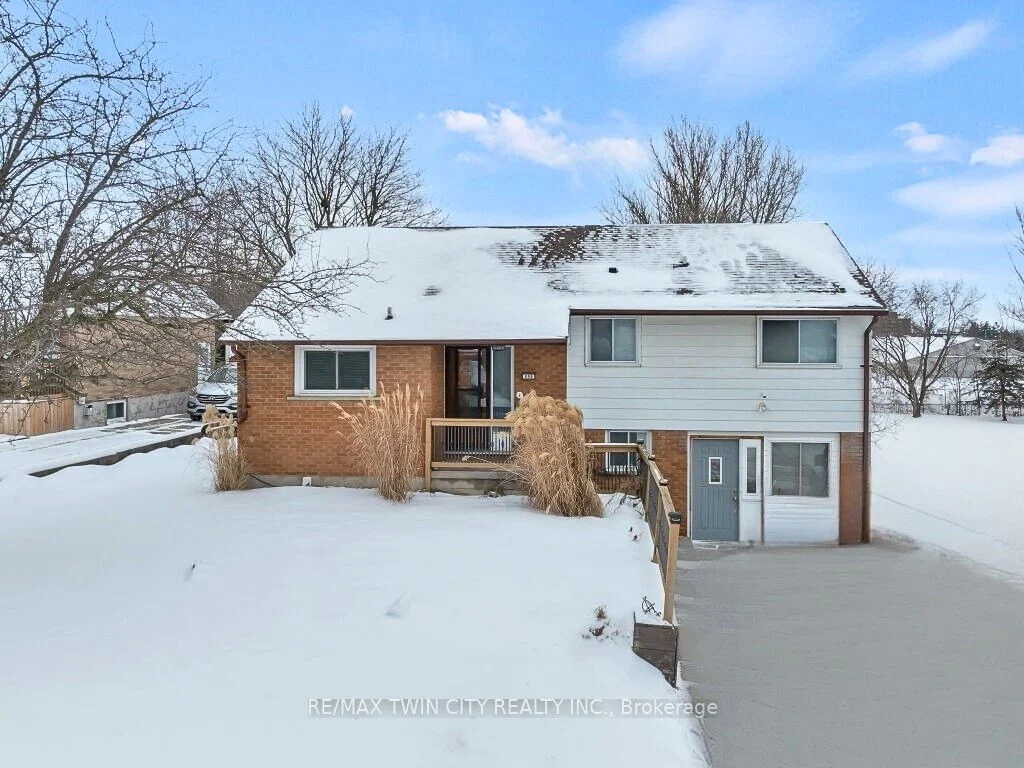 Detached in Woodstock