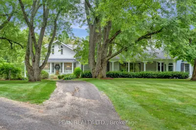 Detached in Puslinch