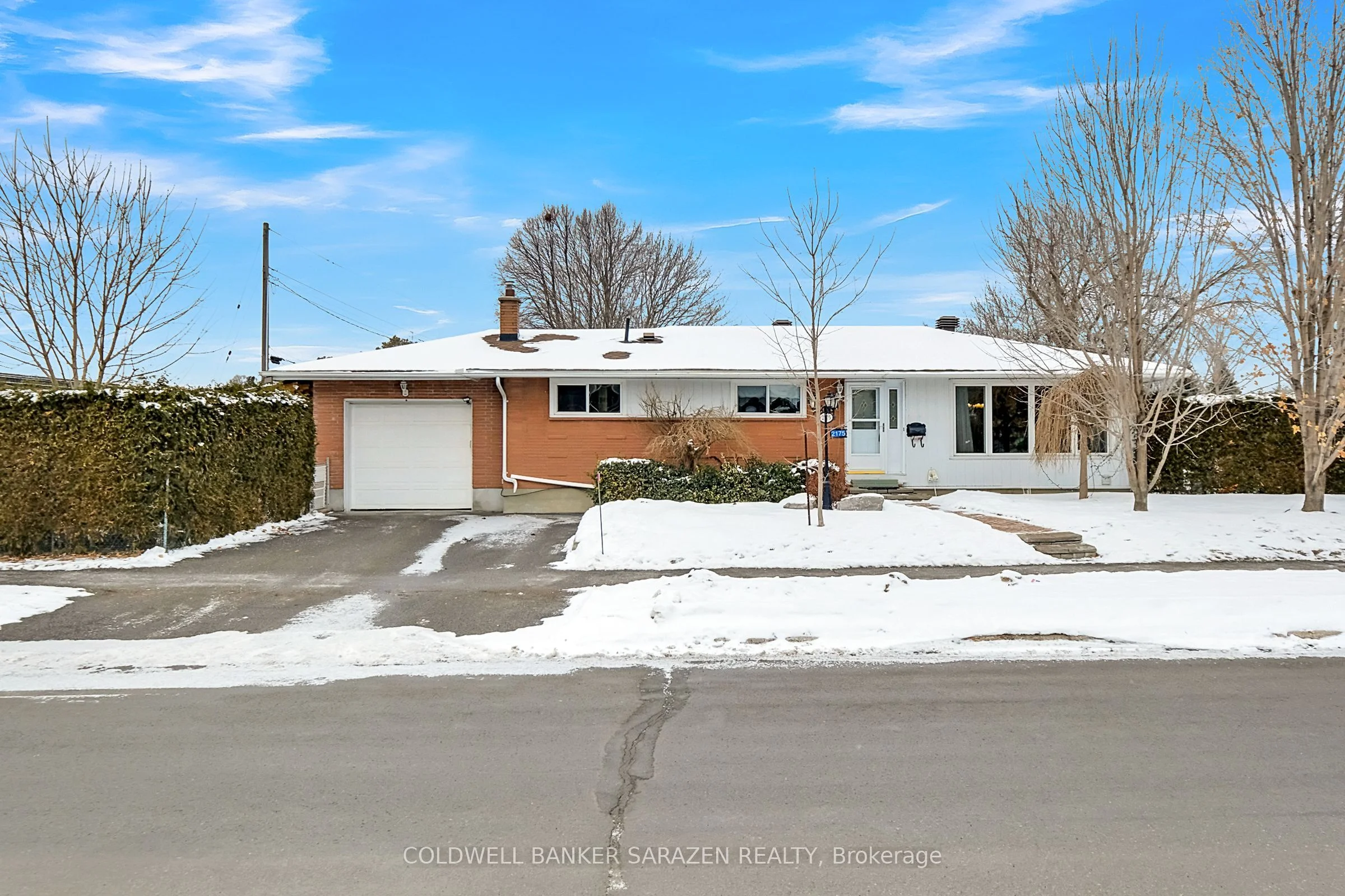 Detached in Parkway Park - Queensway Terrace S and Area