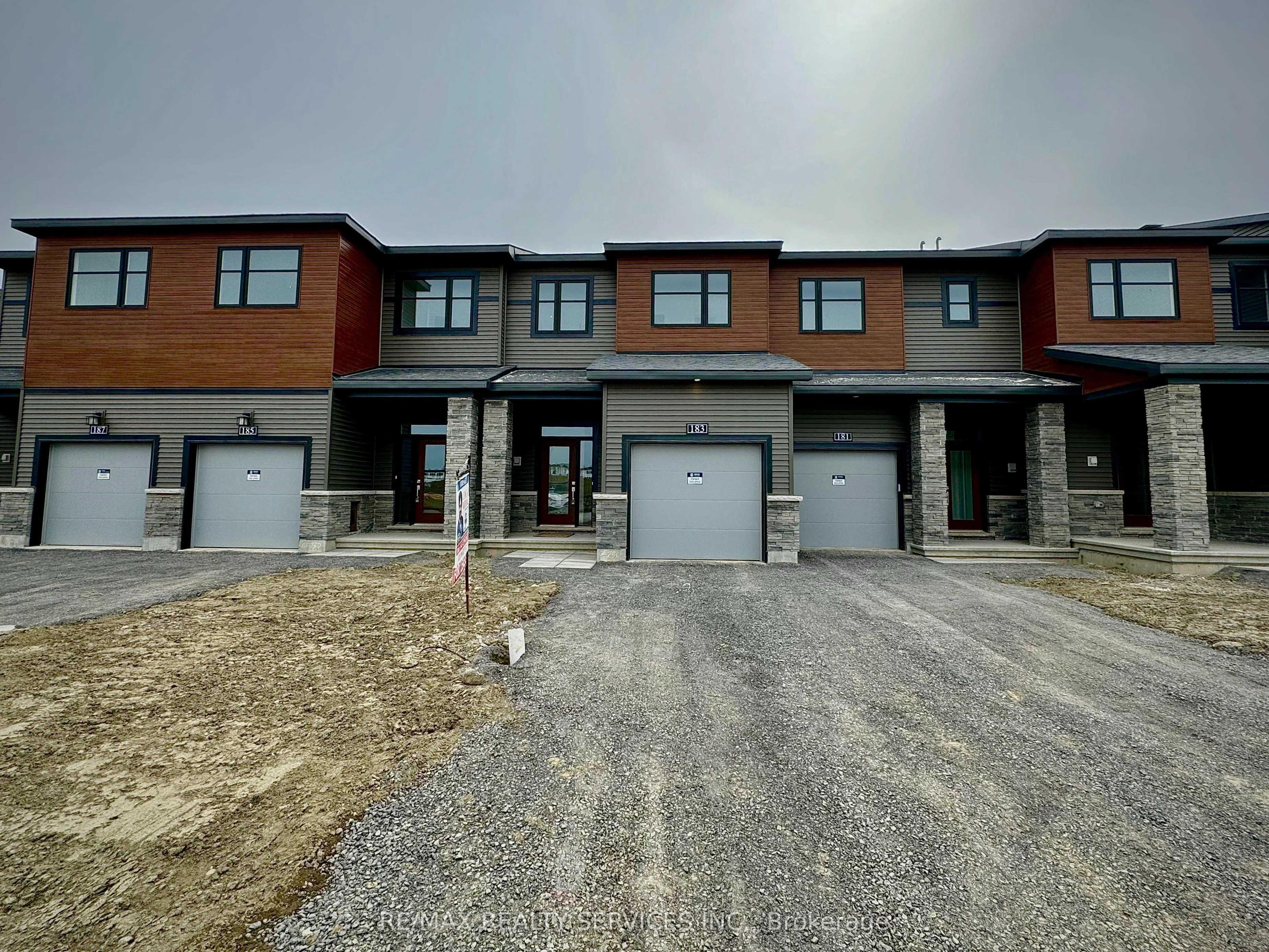 Att/Row/Townhouse in Kanata