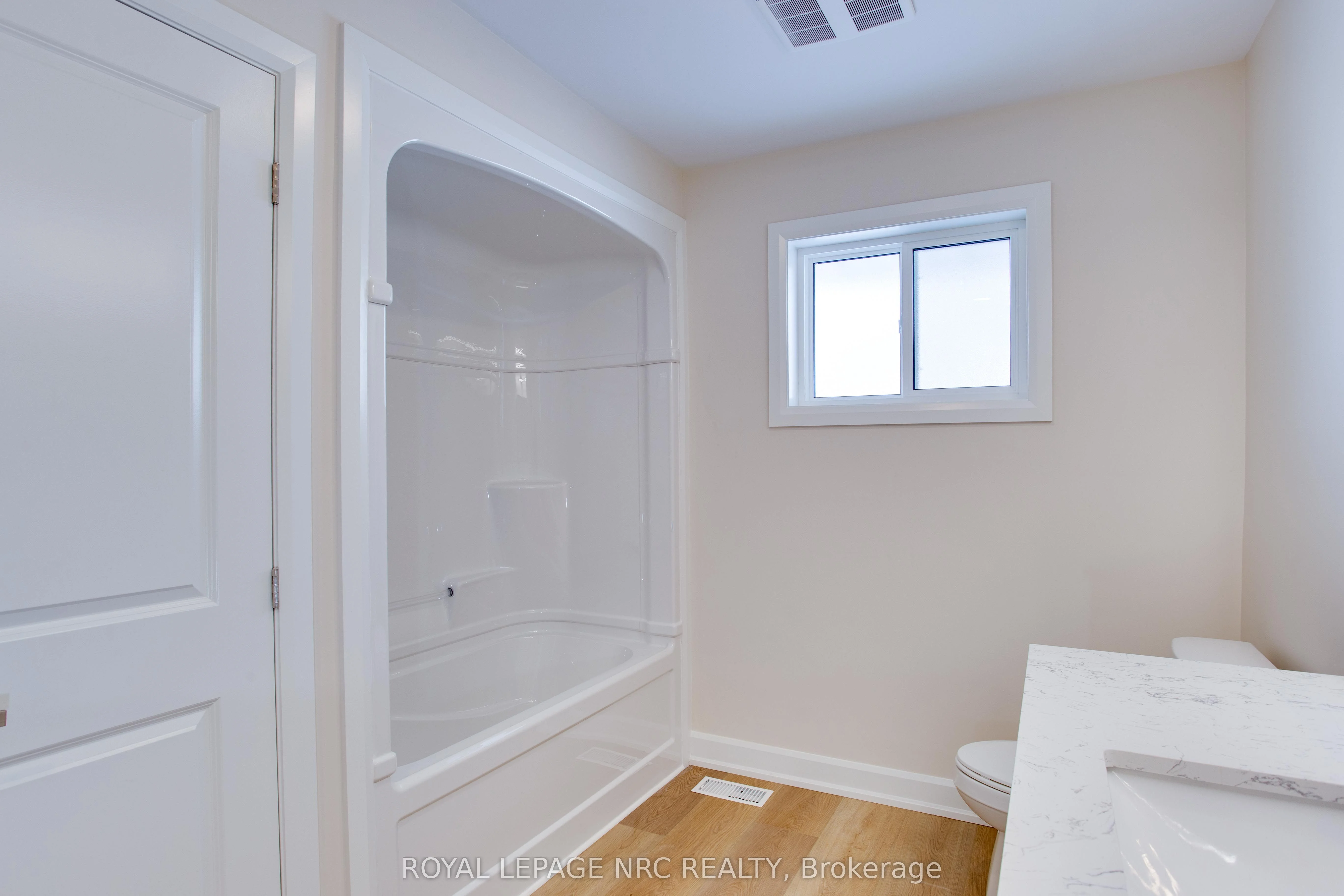 138 Catherine Street UPPER, Fort Erie, ON L2A 2H8