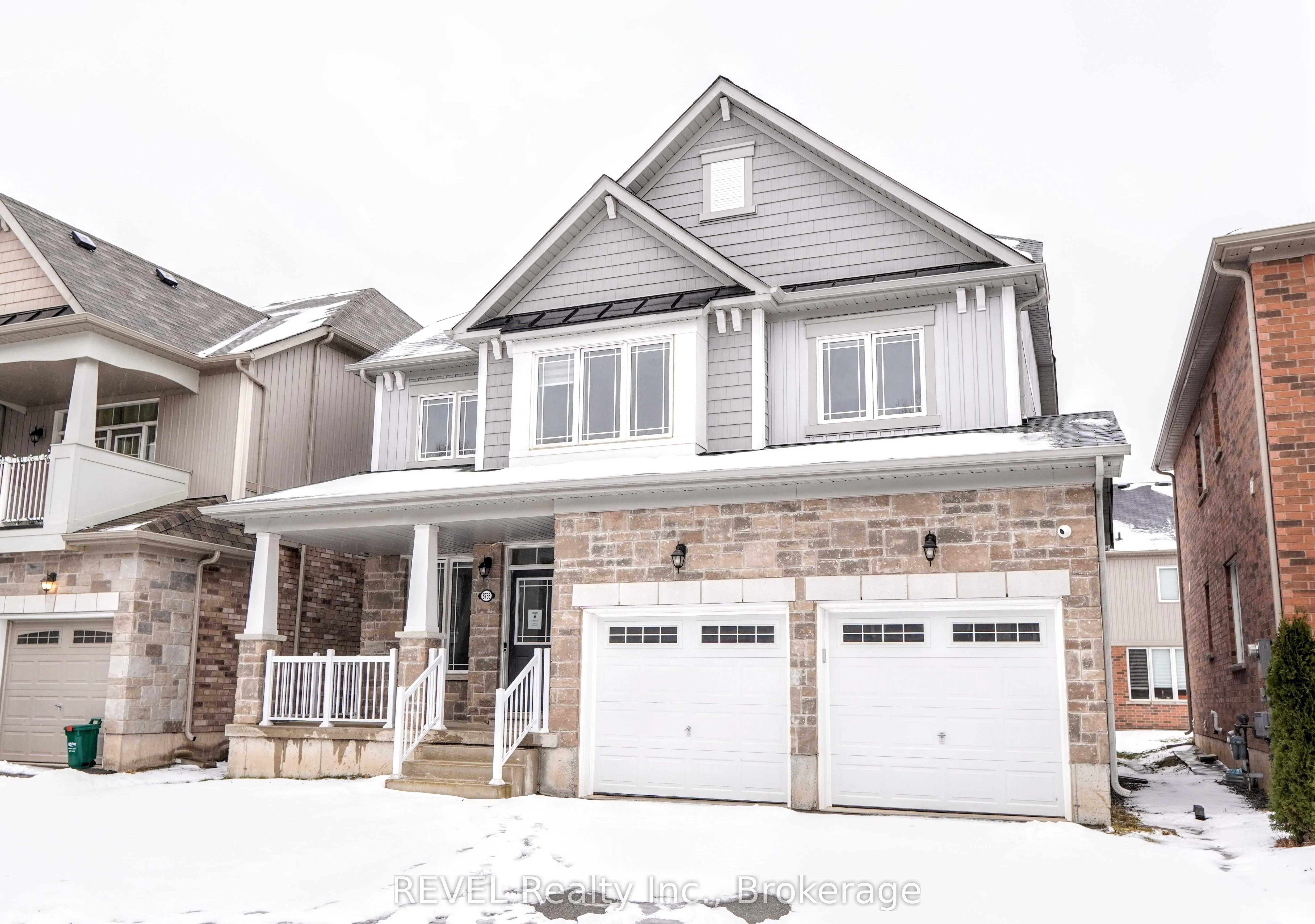 Detached in Niagara Falls