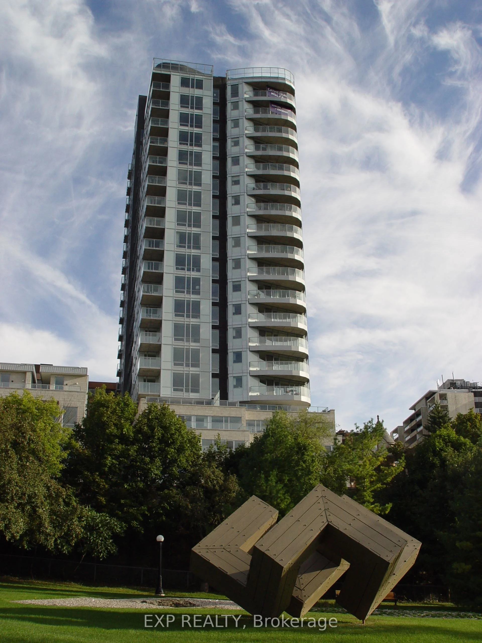 428 Sparks Street 1904, Ottawa Centre, On K1r 0b3