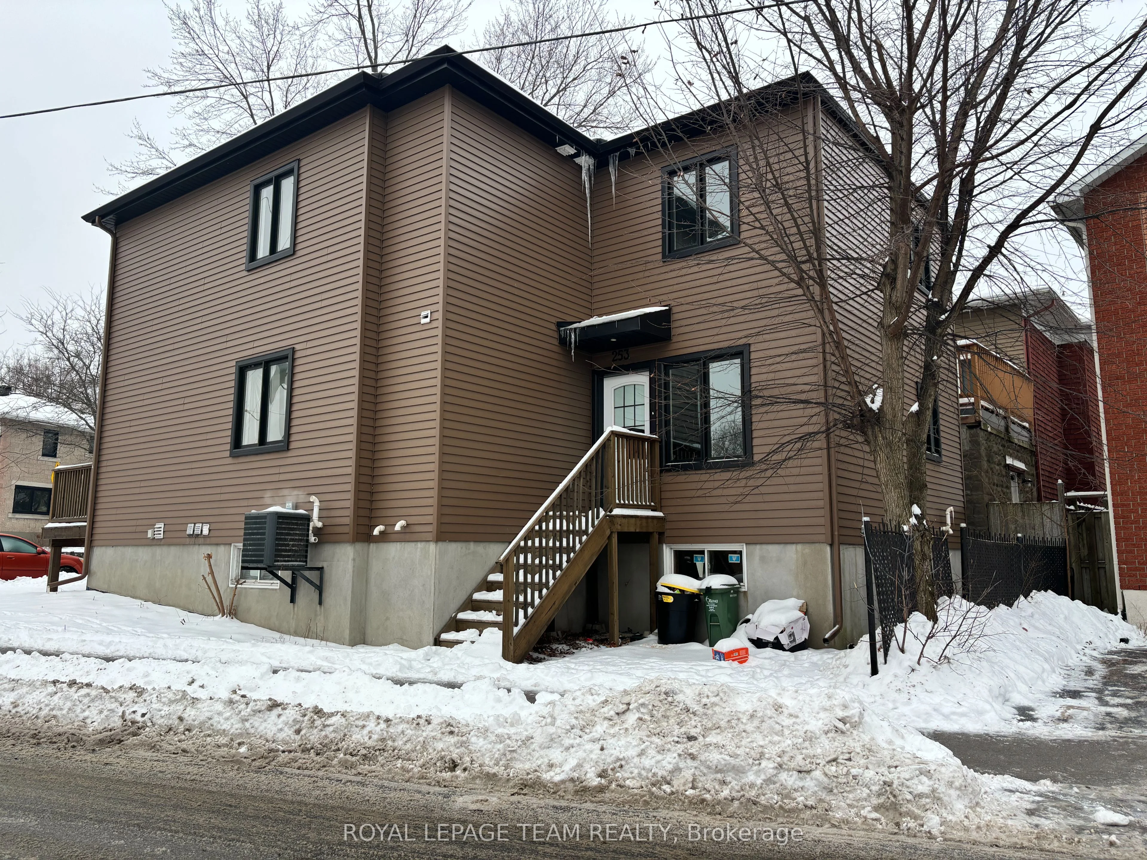 253 Deschamps Avenue, Vanier And Kingsview Park, On K1l 5z2