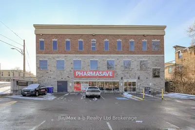 19 King Street E, Ingersoll, On N5c 1g3