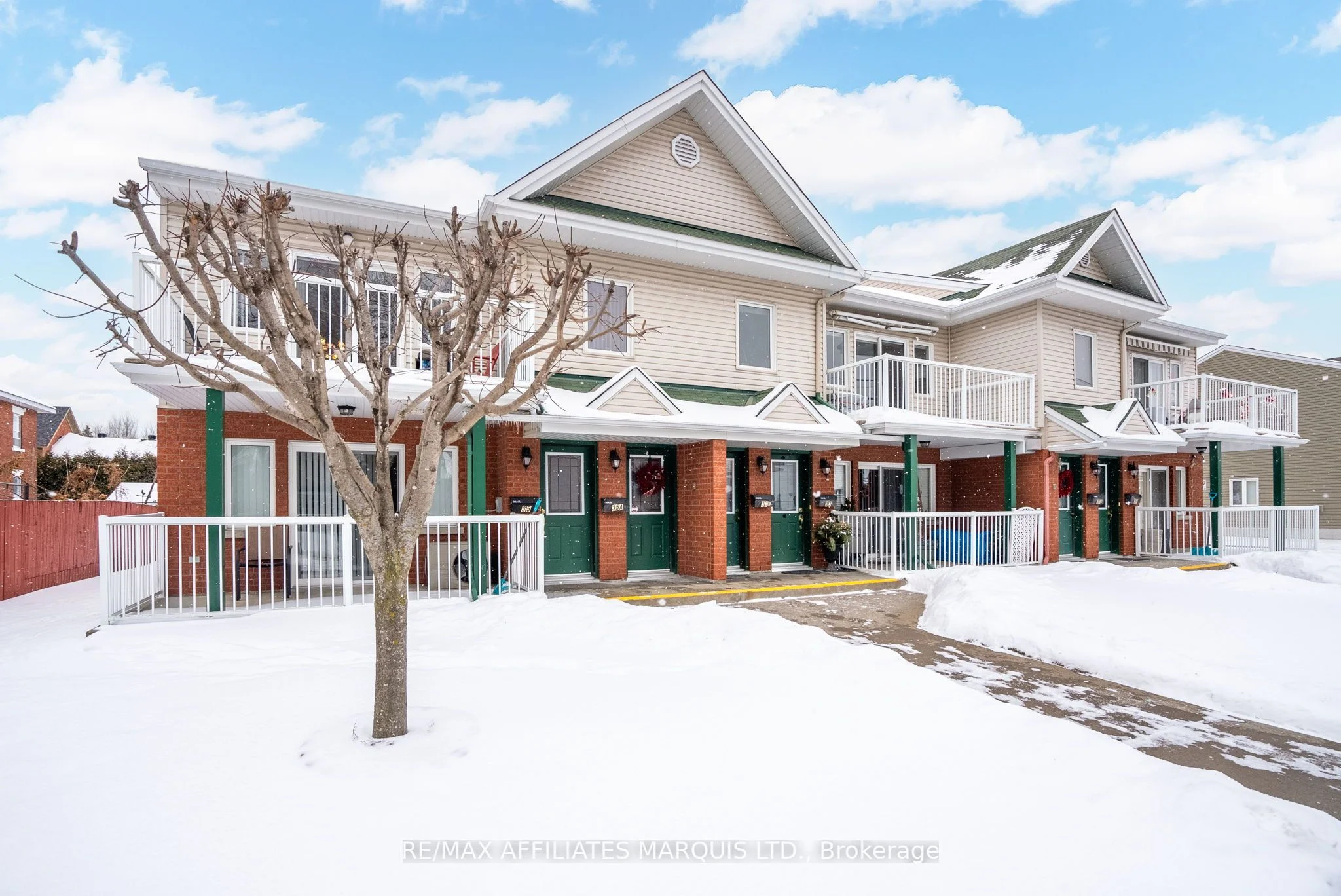 Condo Townhouse in Cornwall
