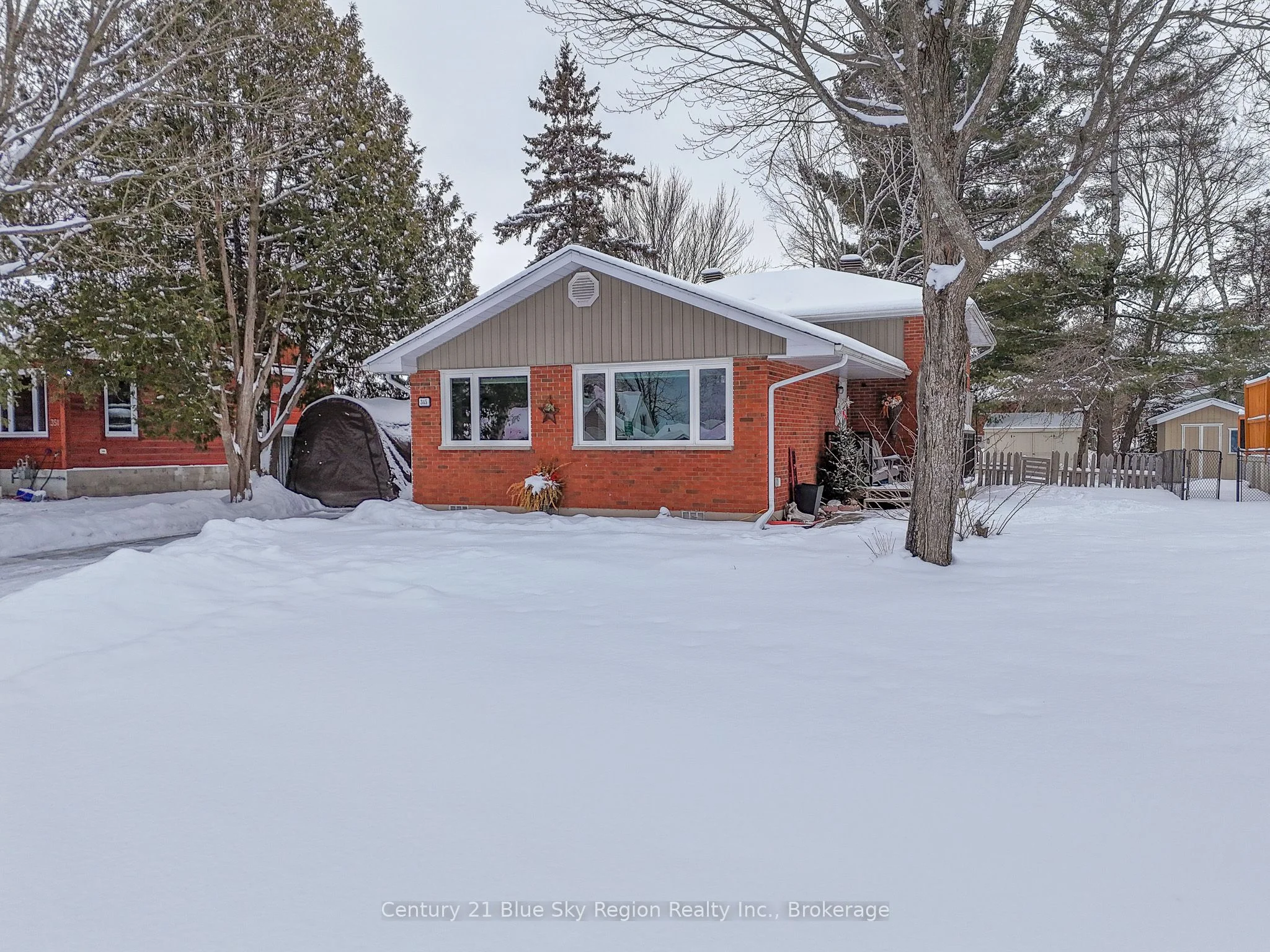 Detached in North Bay