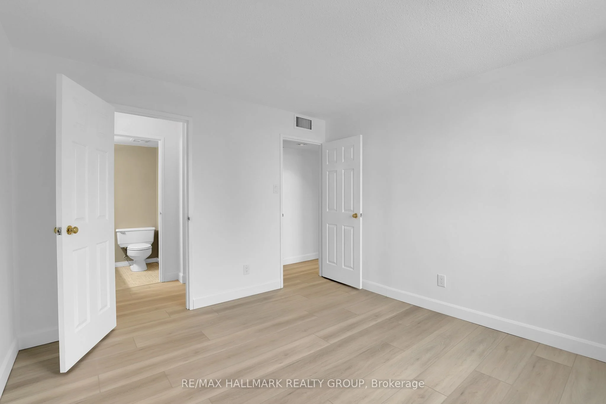 470 Laurier Avenue W 1606, Ottawa Centre, ON K1R 7W9