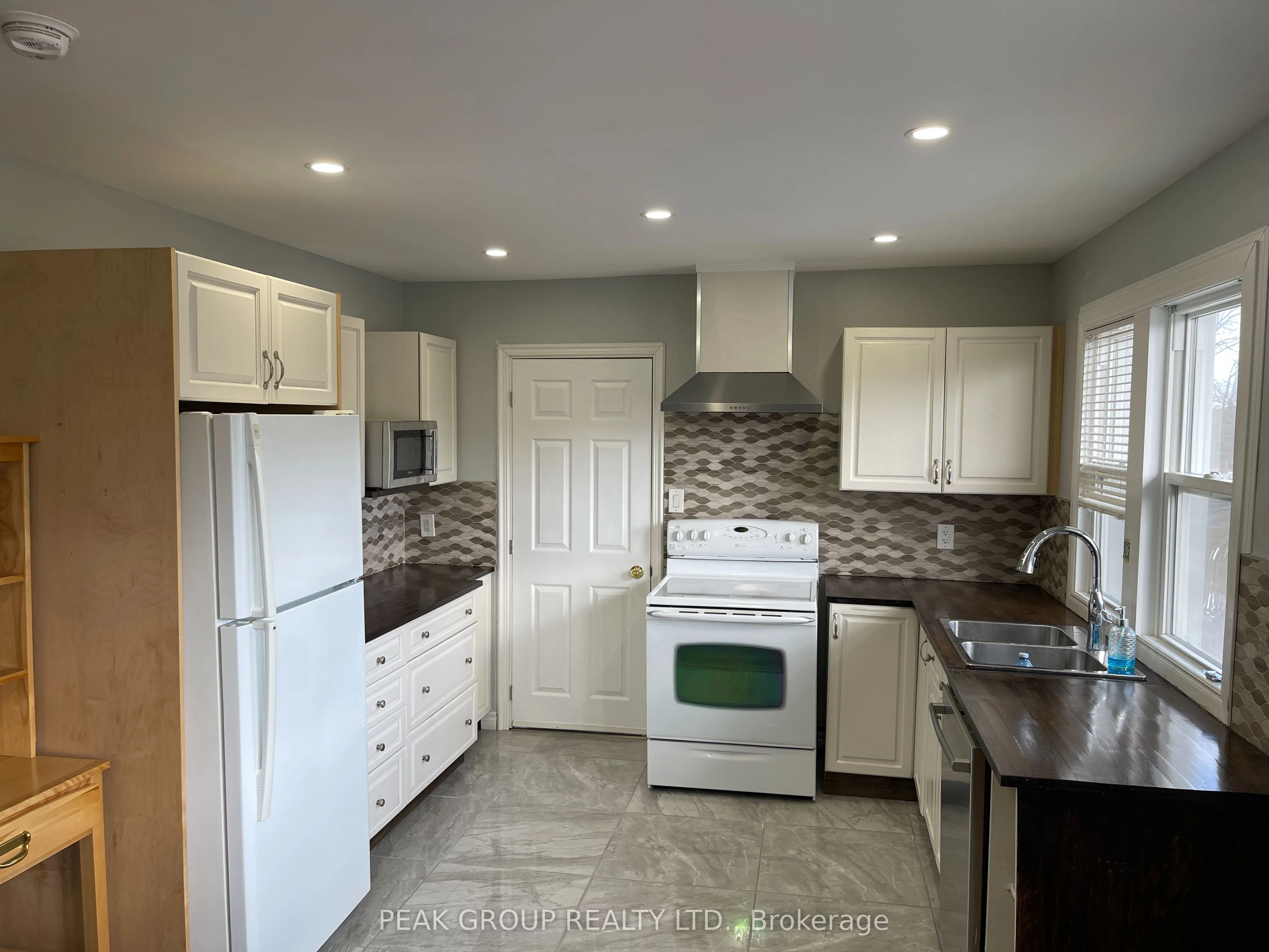 4961 Armoury Street Unit 2, Niagara Falls, ON L2E 1T3