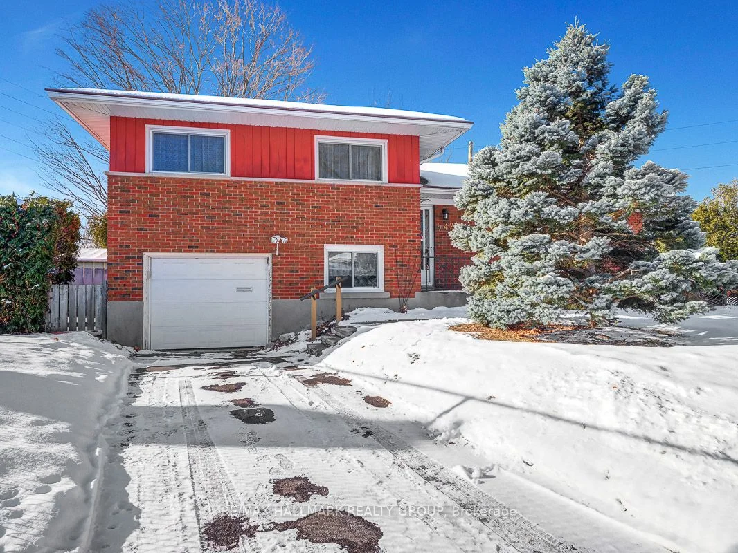 Detached in Parkway Park - Queensway Terrace S and Area