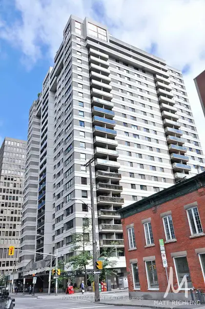 199 Kent Street 1802, Ottawa Centre, On K2p 2k8