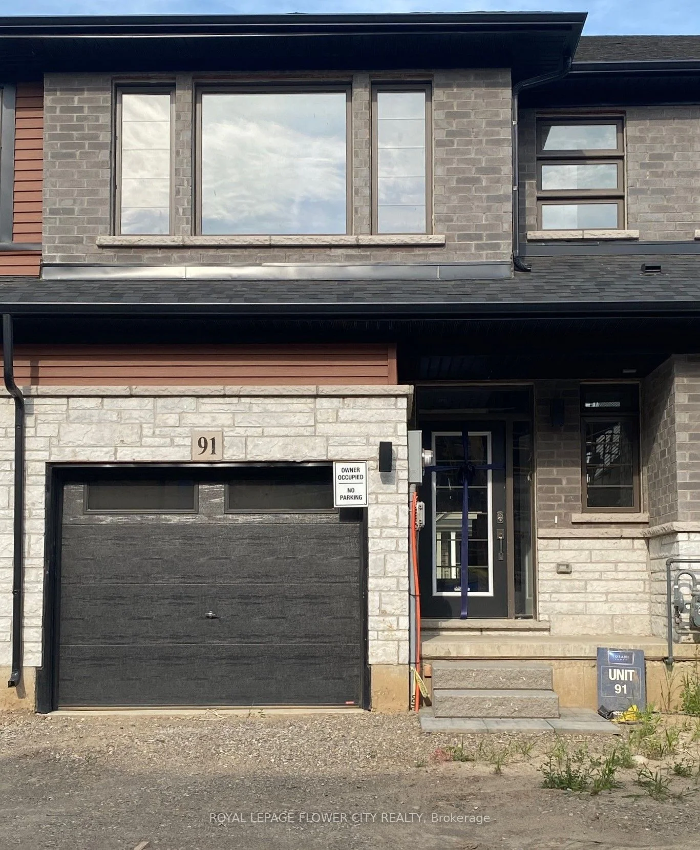 Att/Row/Townhouse in Brant