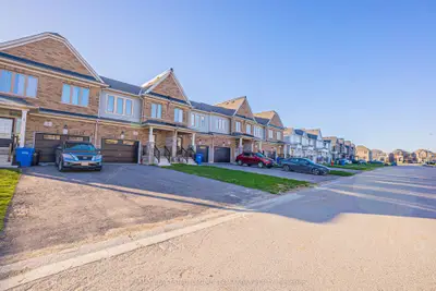 Att/Row/Townhouse in Southgate