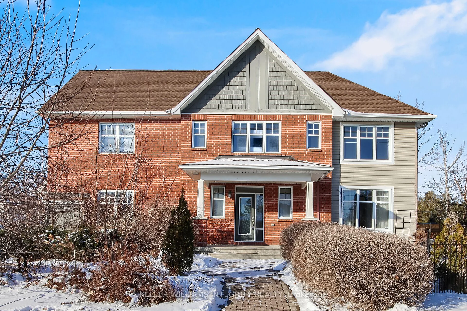Att/Row/Townhouse in Blossom Park - Airport and Area
