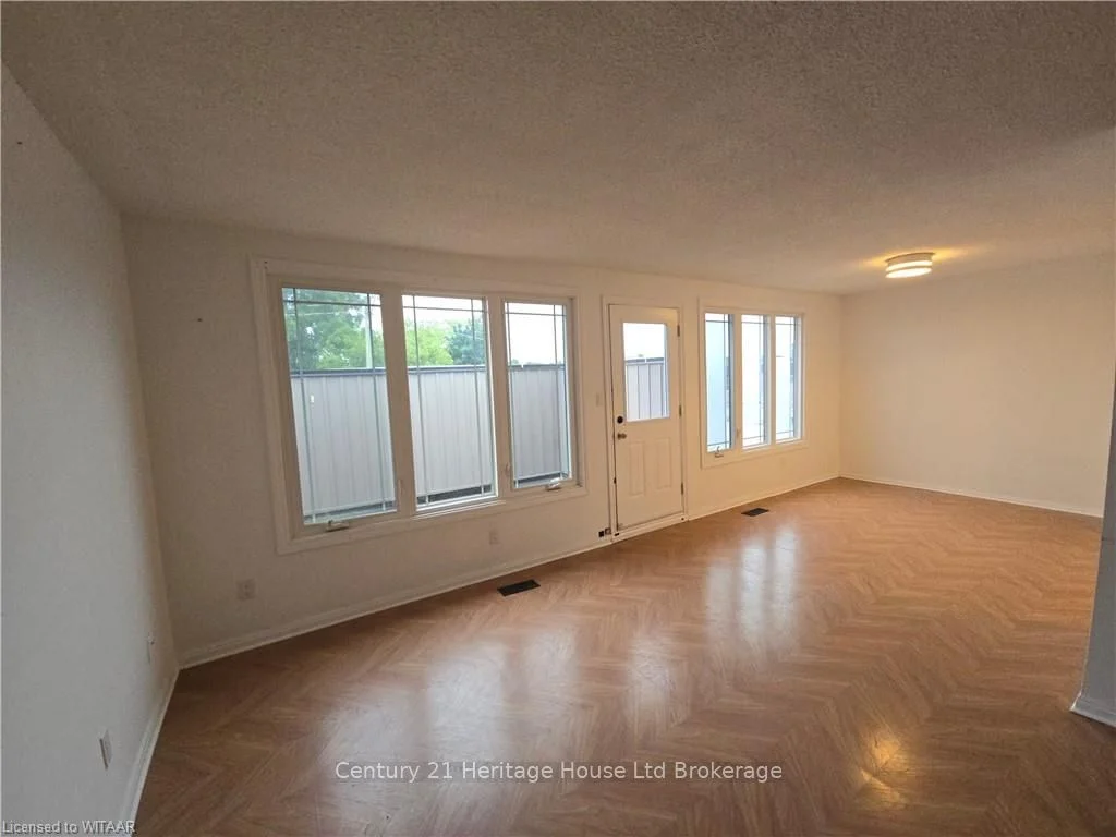 10 Mckenzie Avenue Upper, Woodstock, On N4s 7l3