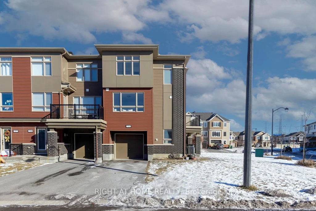 Att/Row/Townhouse in Kanata