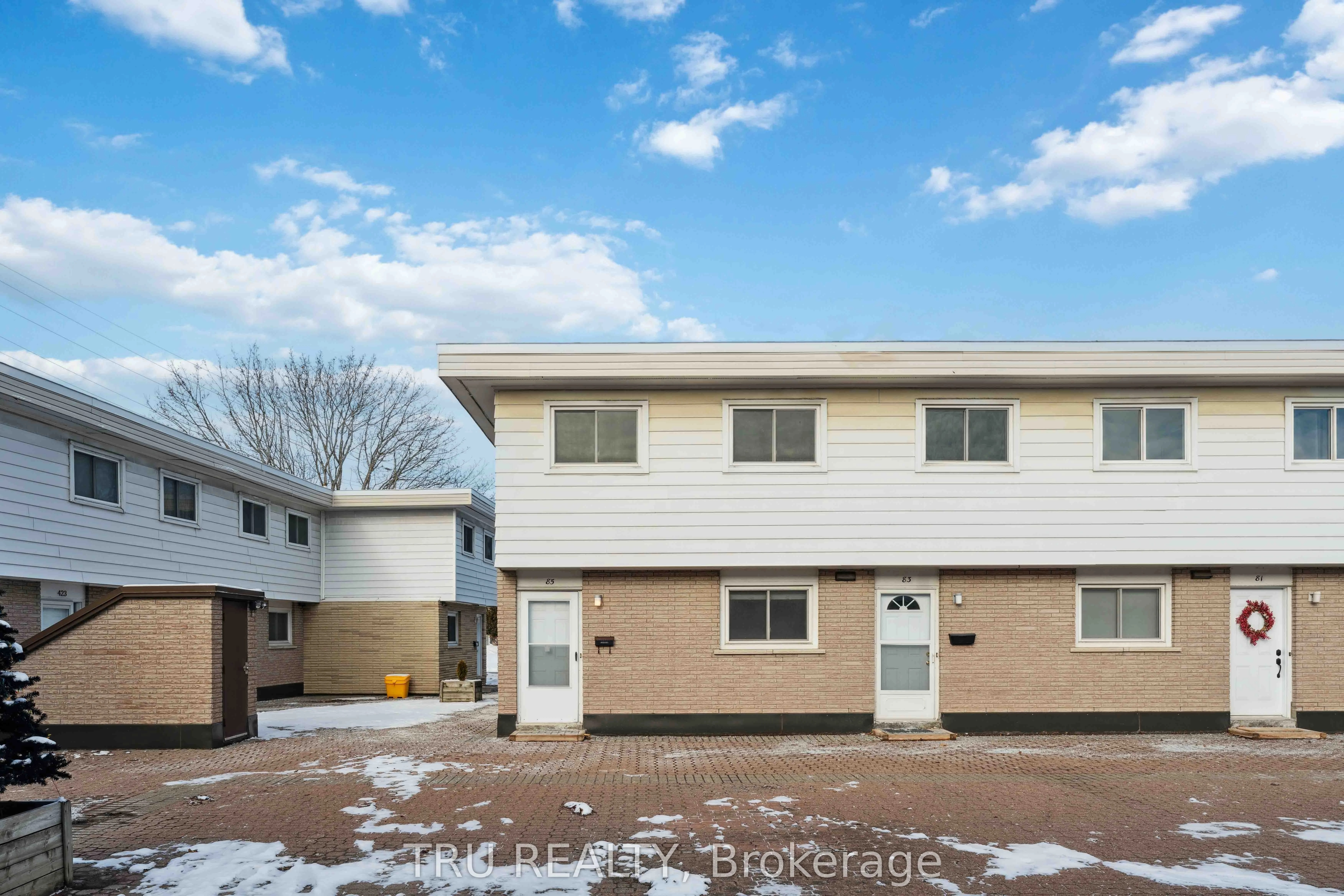 Condo Townhouse in Bells Corners and South to Fallowfield