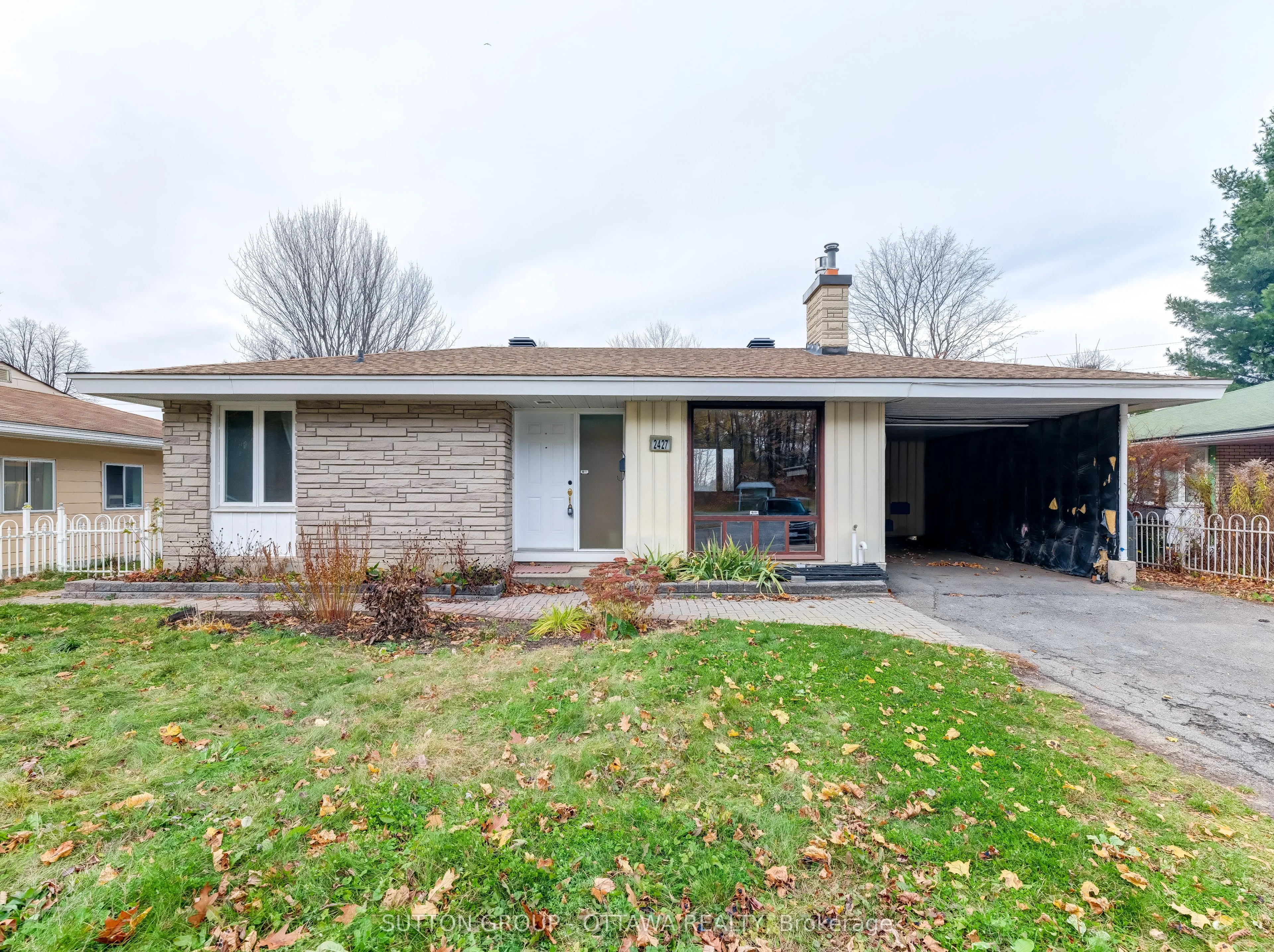 Detached in Parkway Park - Queensway Terrace S and Area