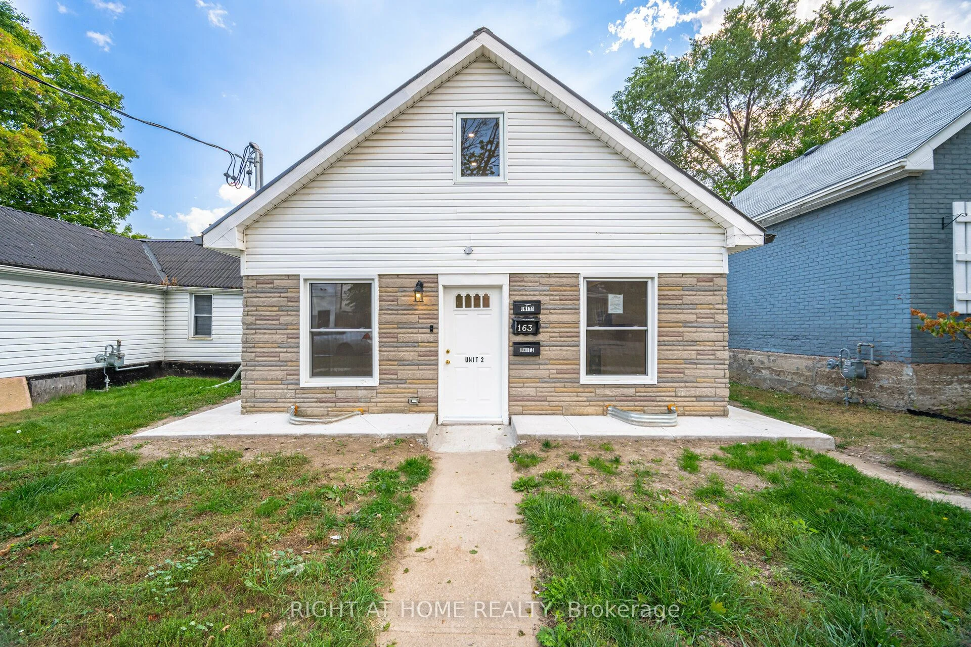 Triplex in Brantford