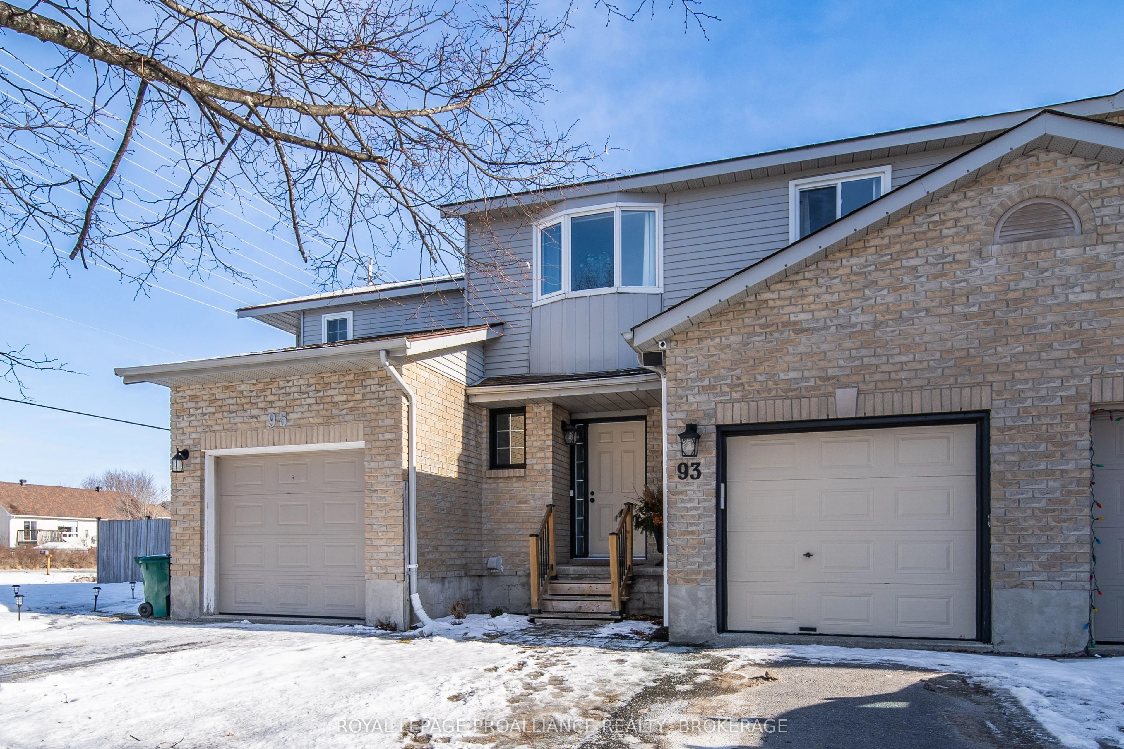 Att/Row/Townhouse in Kingston