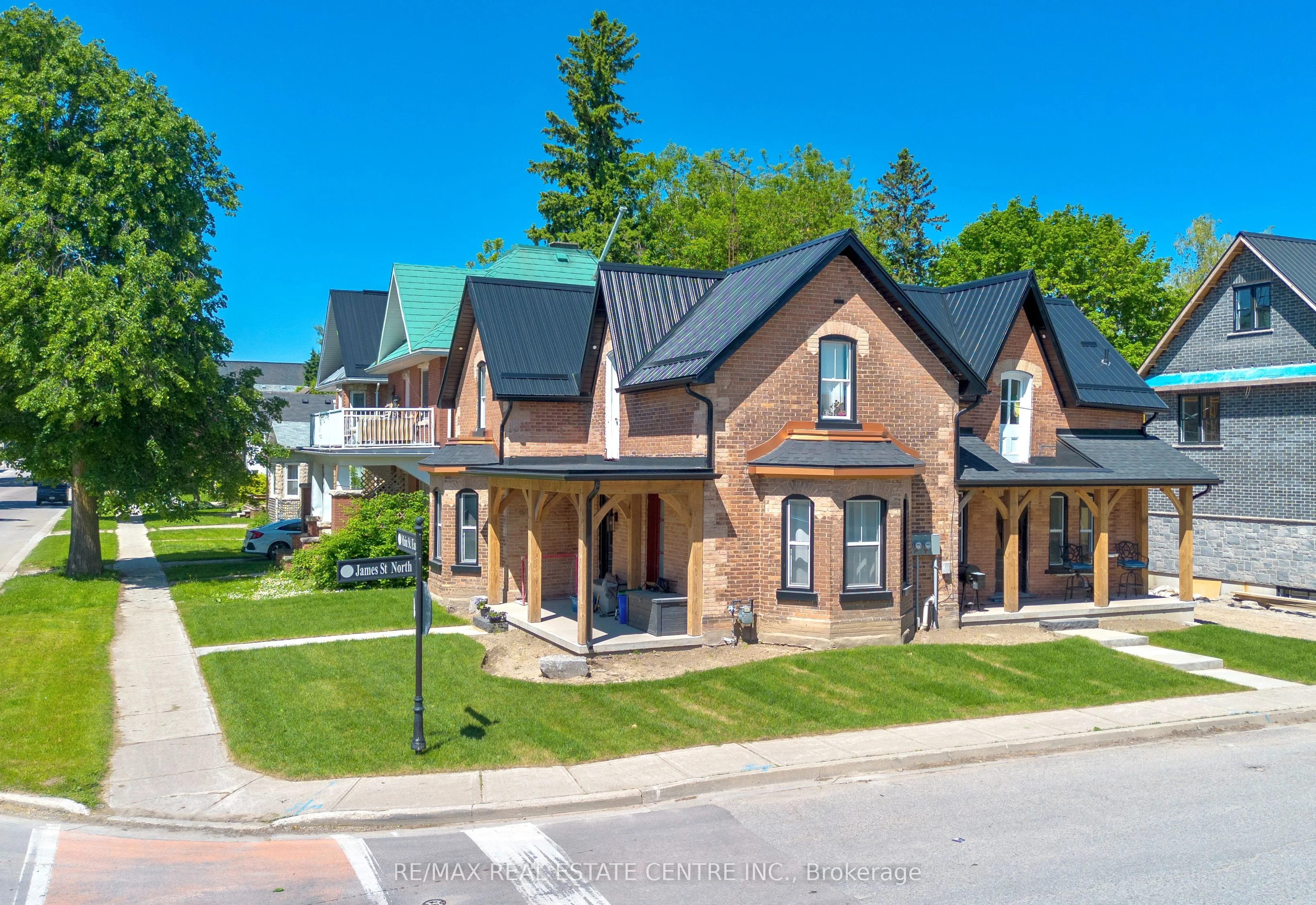 Duplex in Shelburne