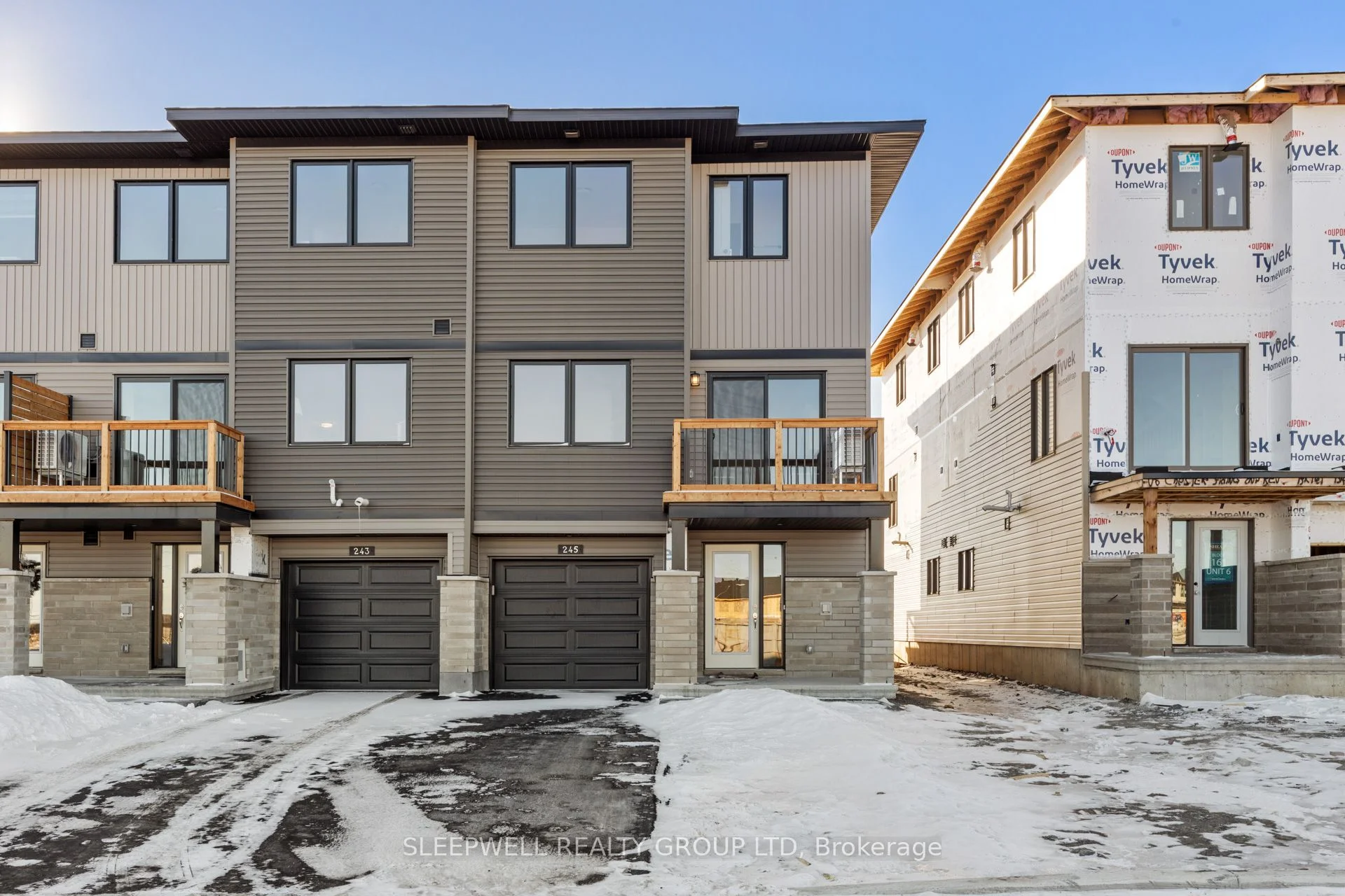 Att/Row/Townhouse in Stittsville - Munster - Richmond