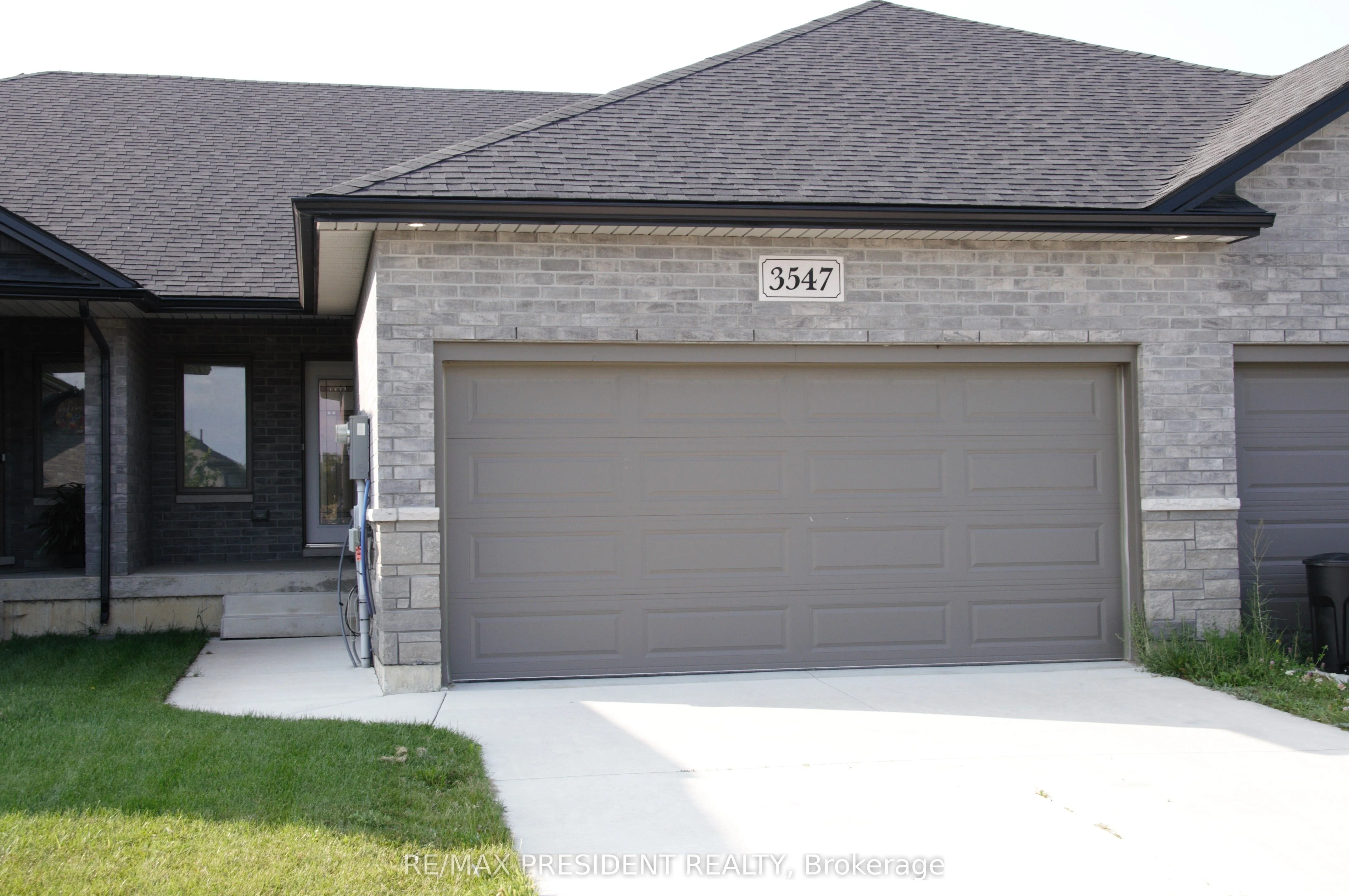 Att/Row/Townhouse in Windsor