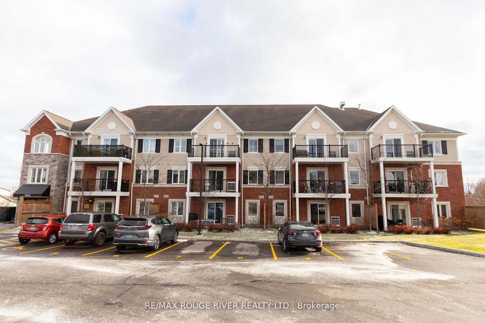 Condo Apartment in Peterborough