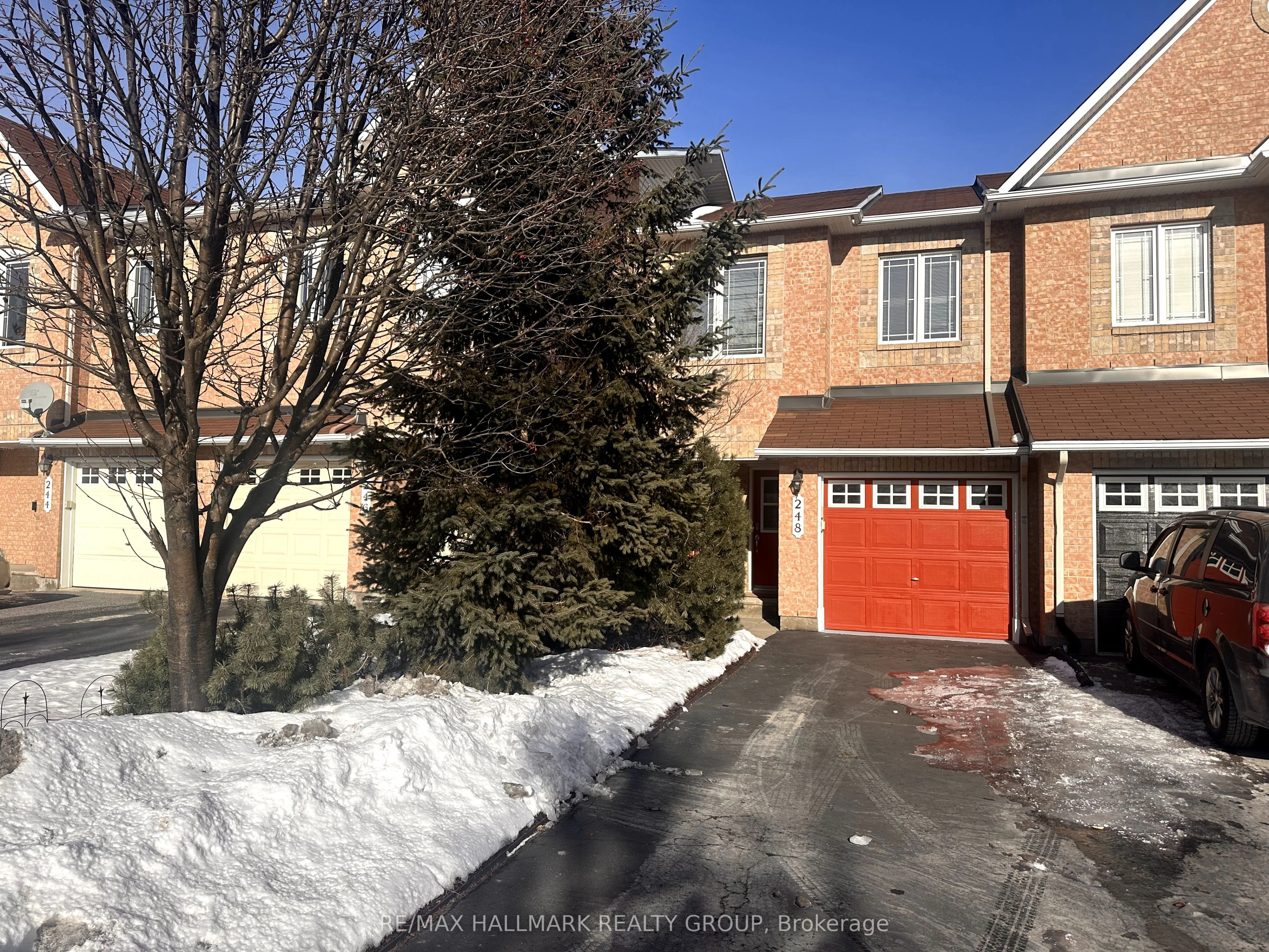 Att/Row/Townhouse in Kanata