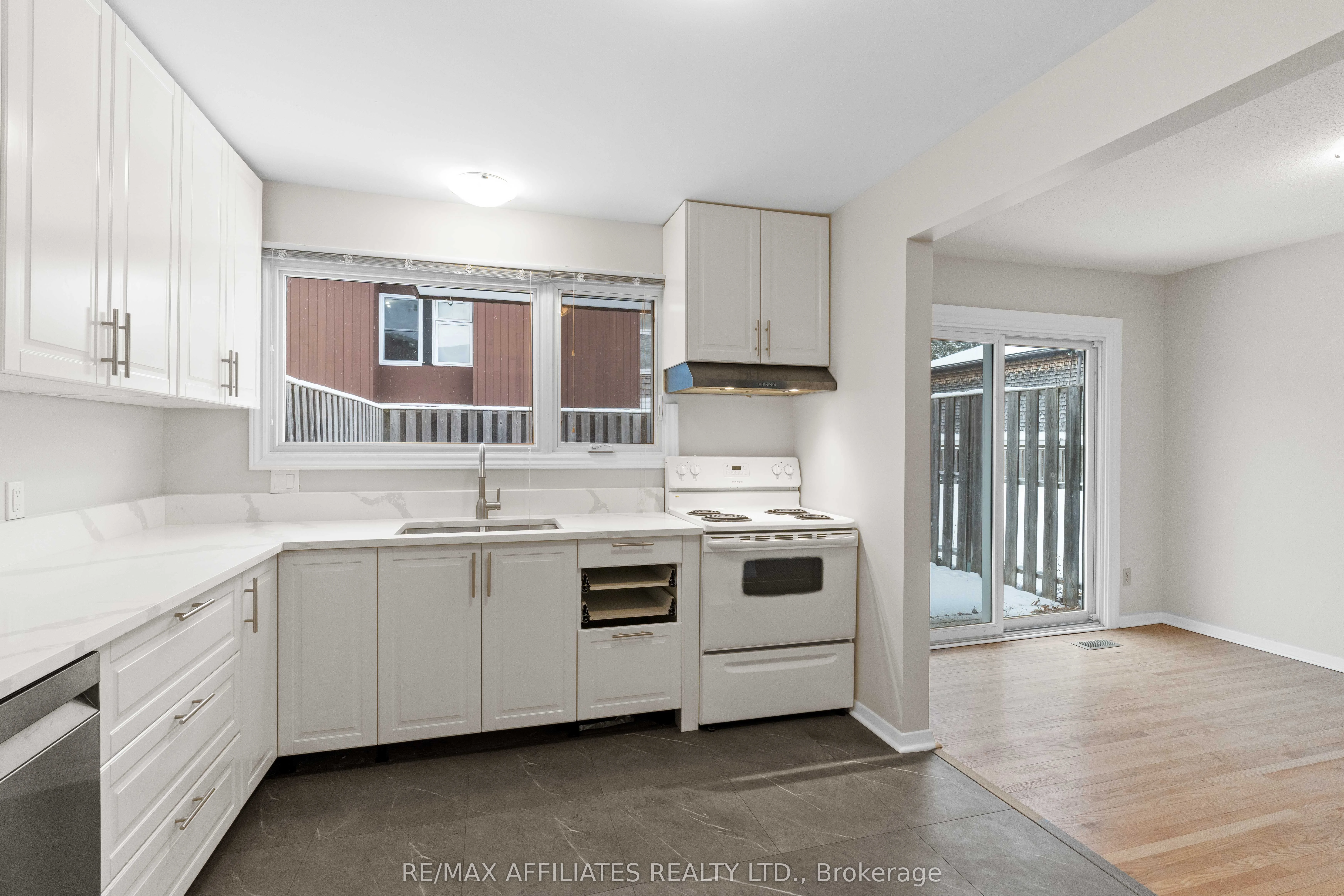 14 Ridgewood Avenue 771B, Billings Bridge - Riverside Park and Area, ON K1V 6M8