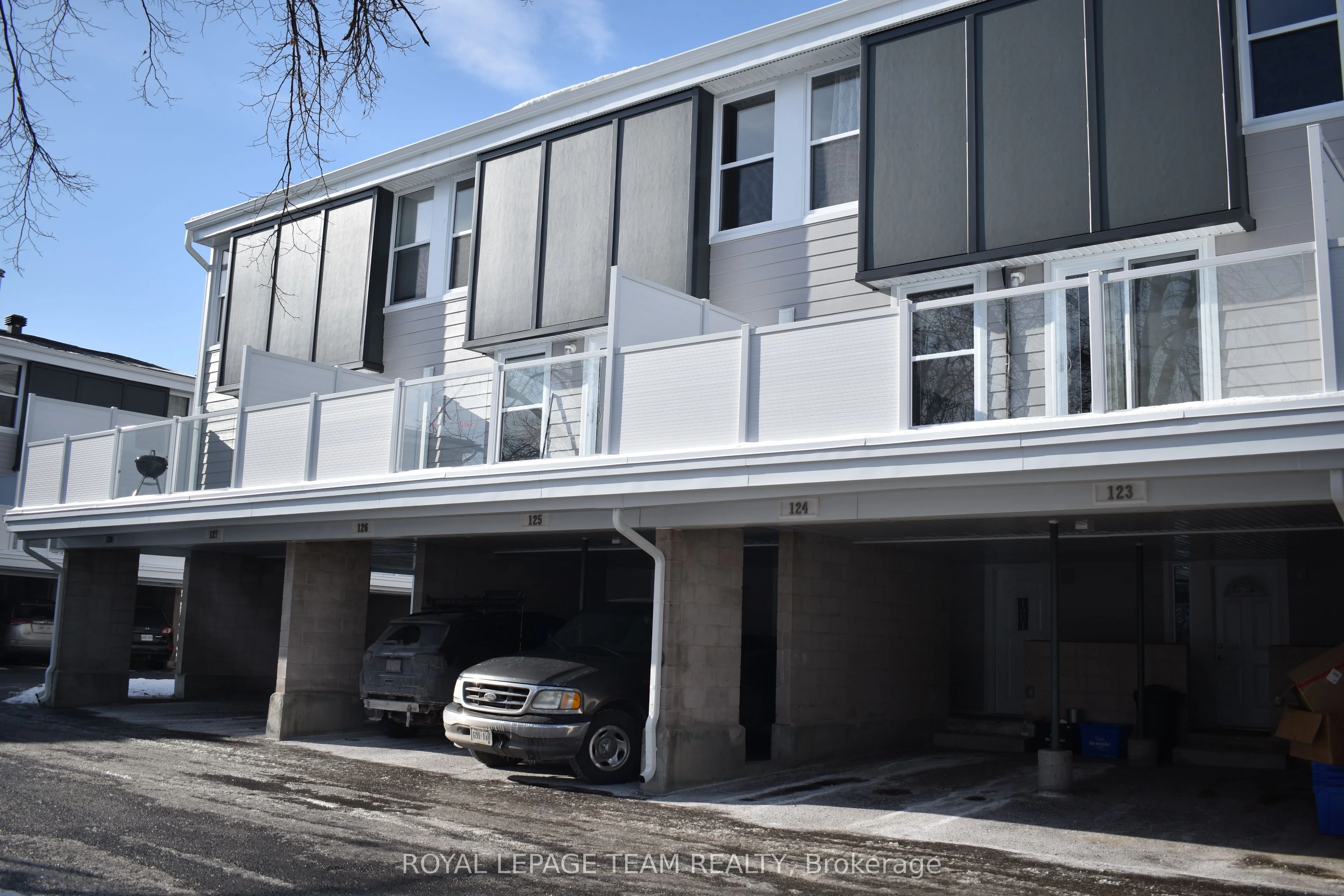Condo Townhouse in Hunt Club - Windsor Park Village and Area