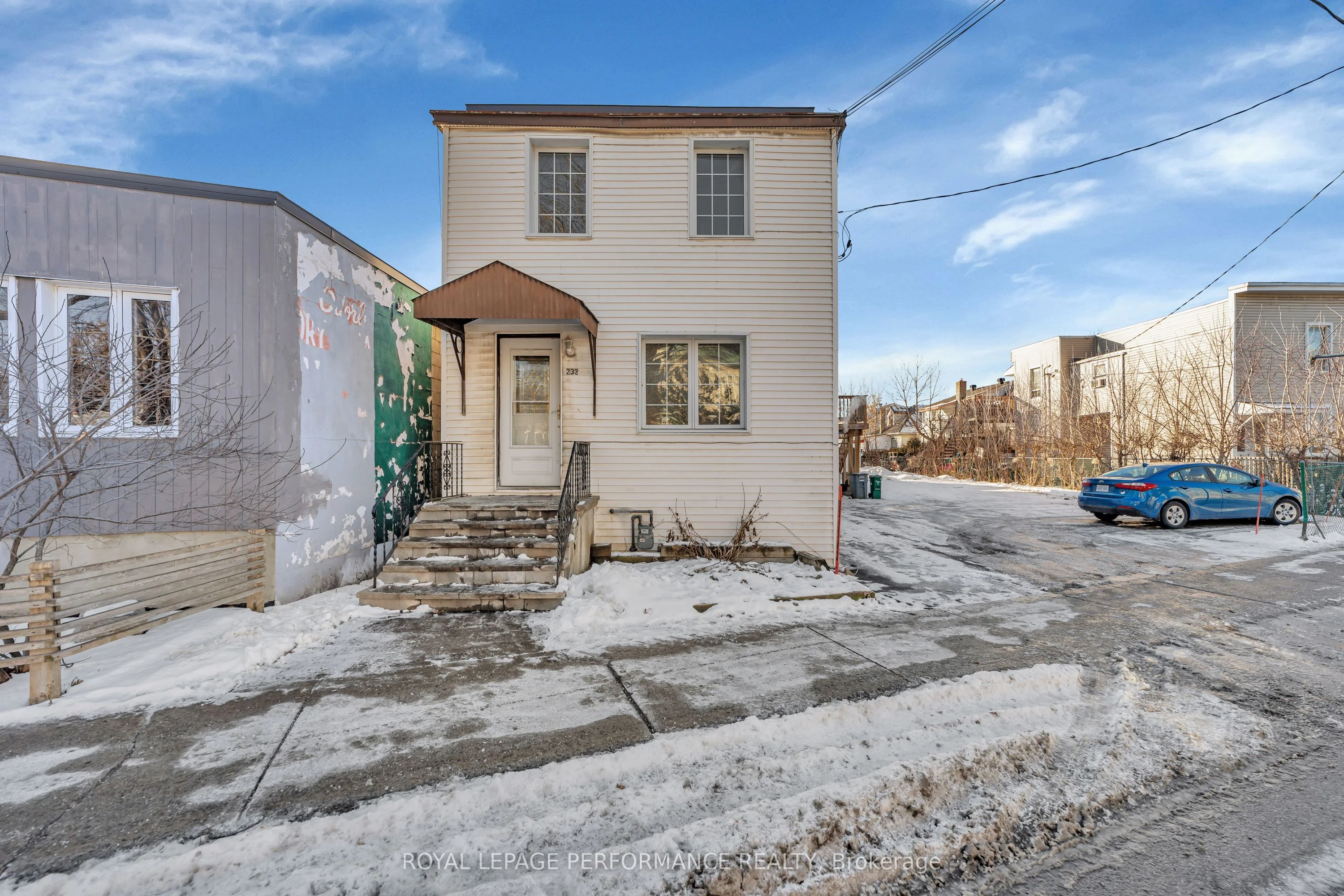 Triplex in Vanier and Kingsview Park