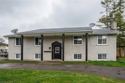 Triplex in Belleville