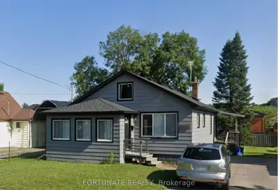 Detached in Niagara Falls
