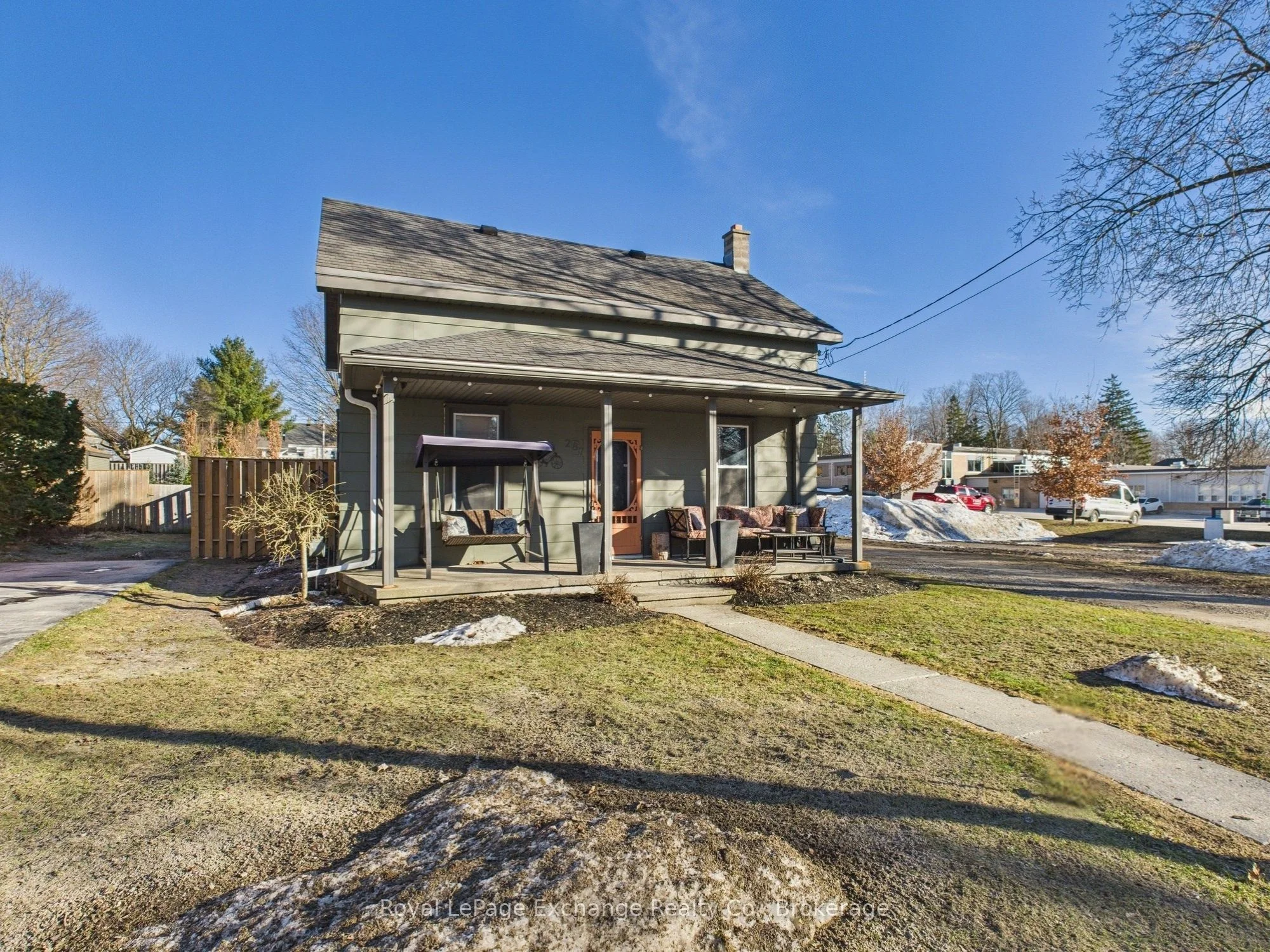 Detached in North Huron