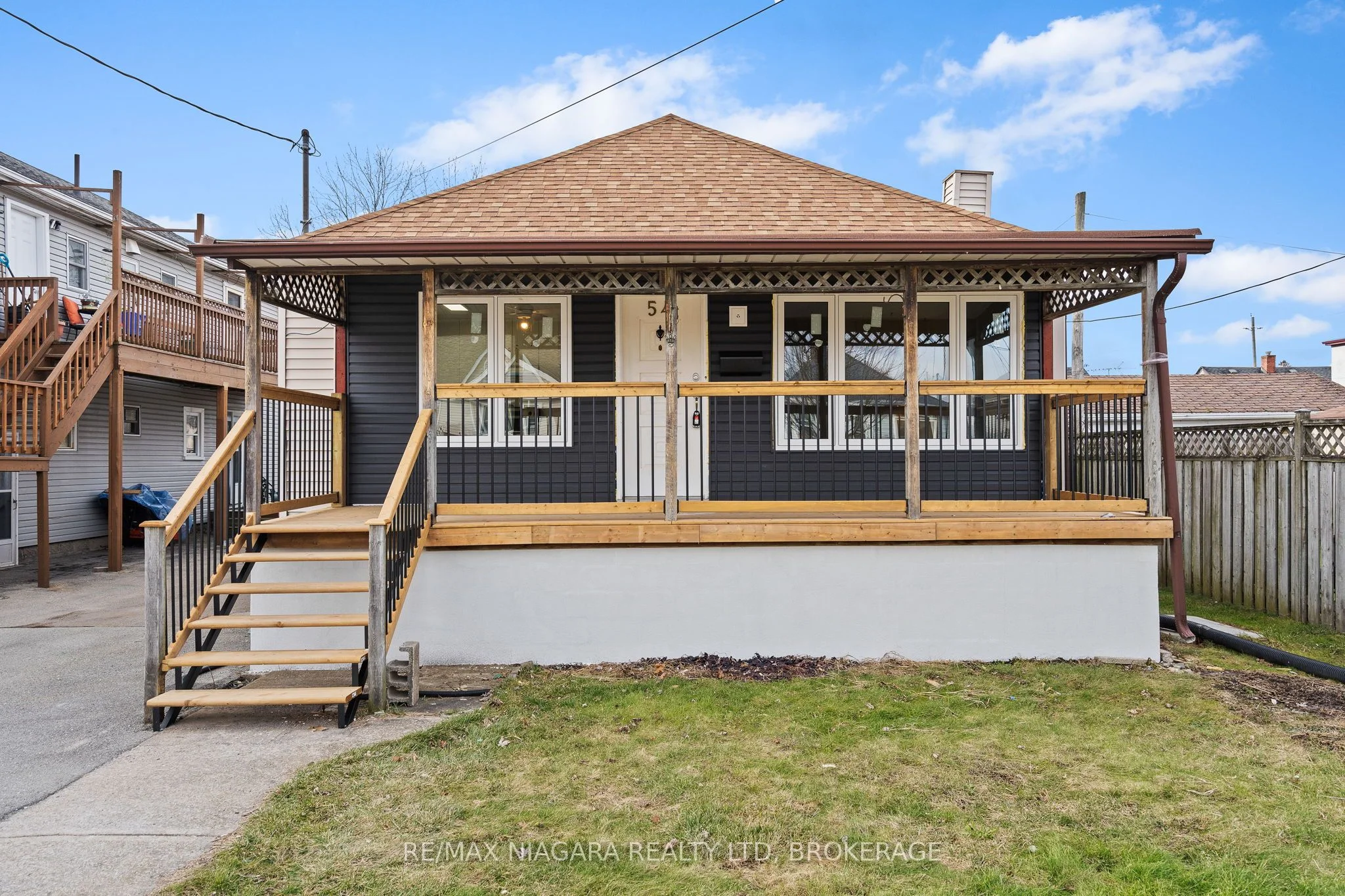 54 Elizabeth Street Main Fl, Port Colborne, On L3k 2b5